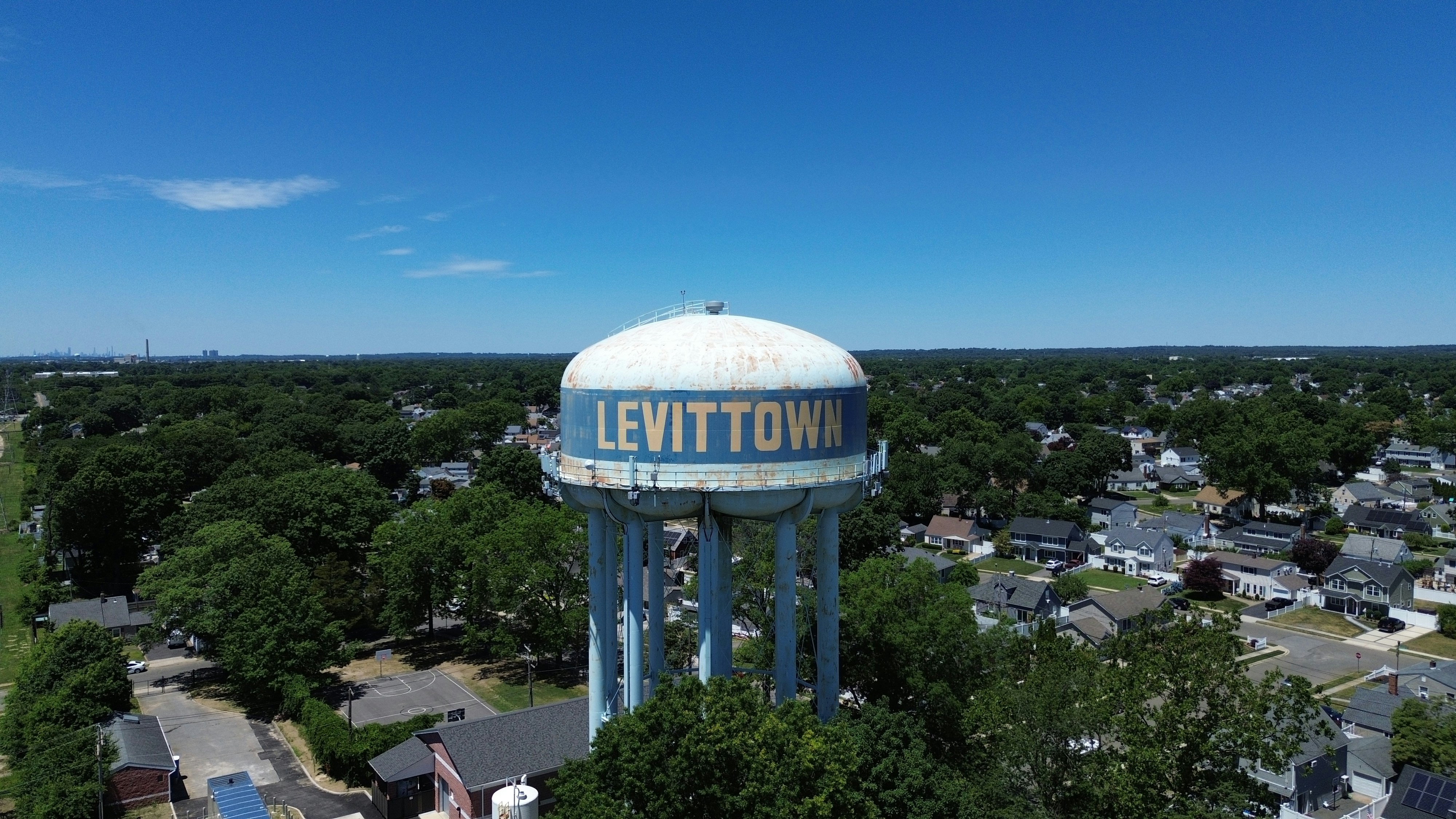 Containers in Lewisville, ID
