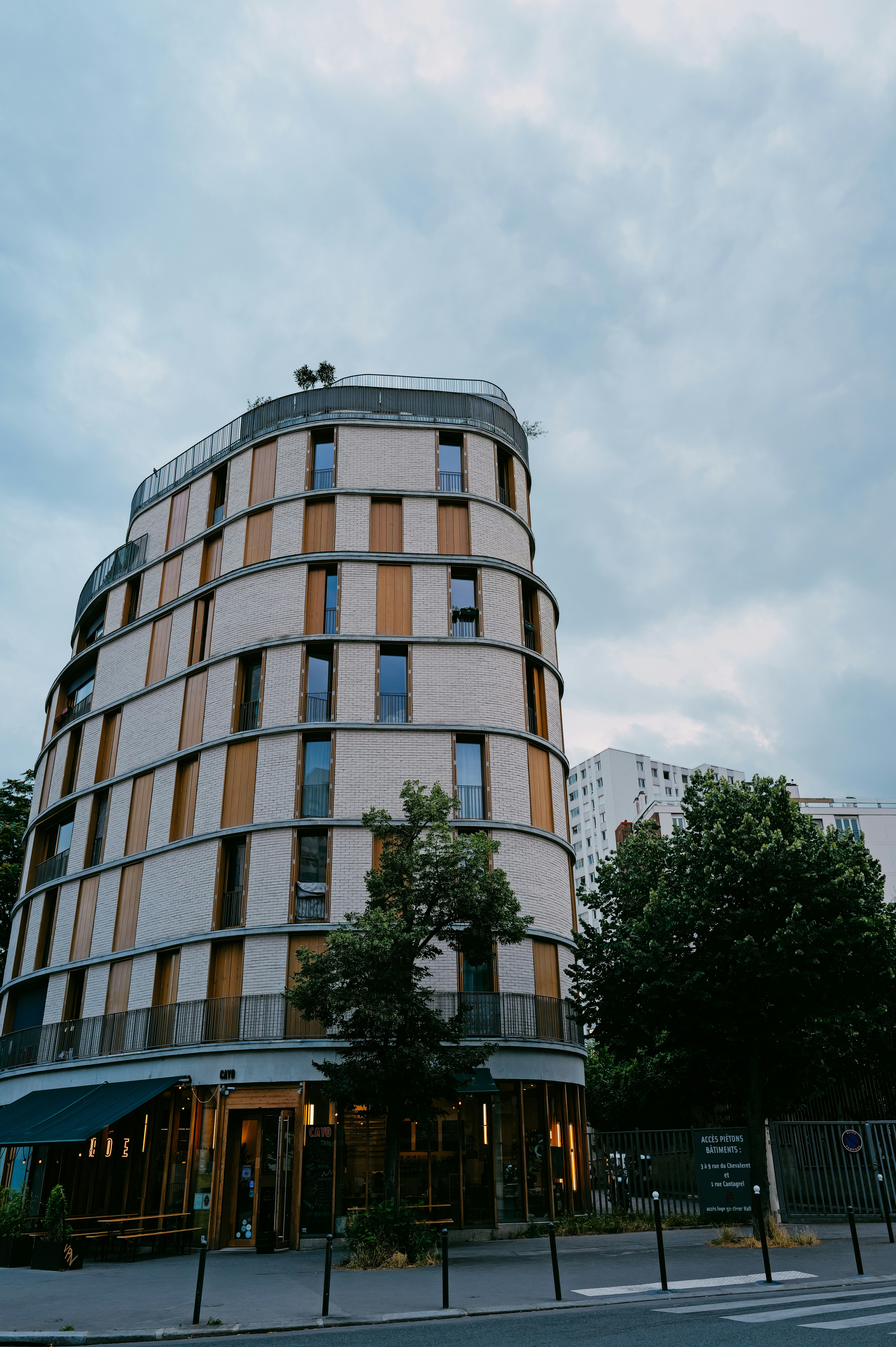 Photo by adrienolichon