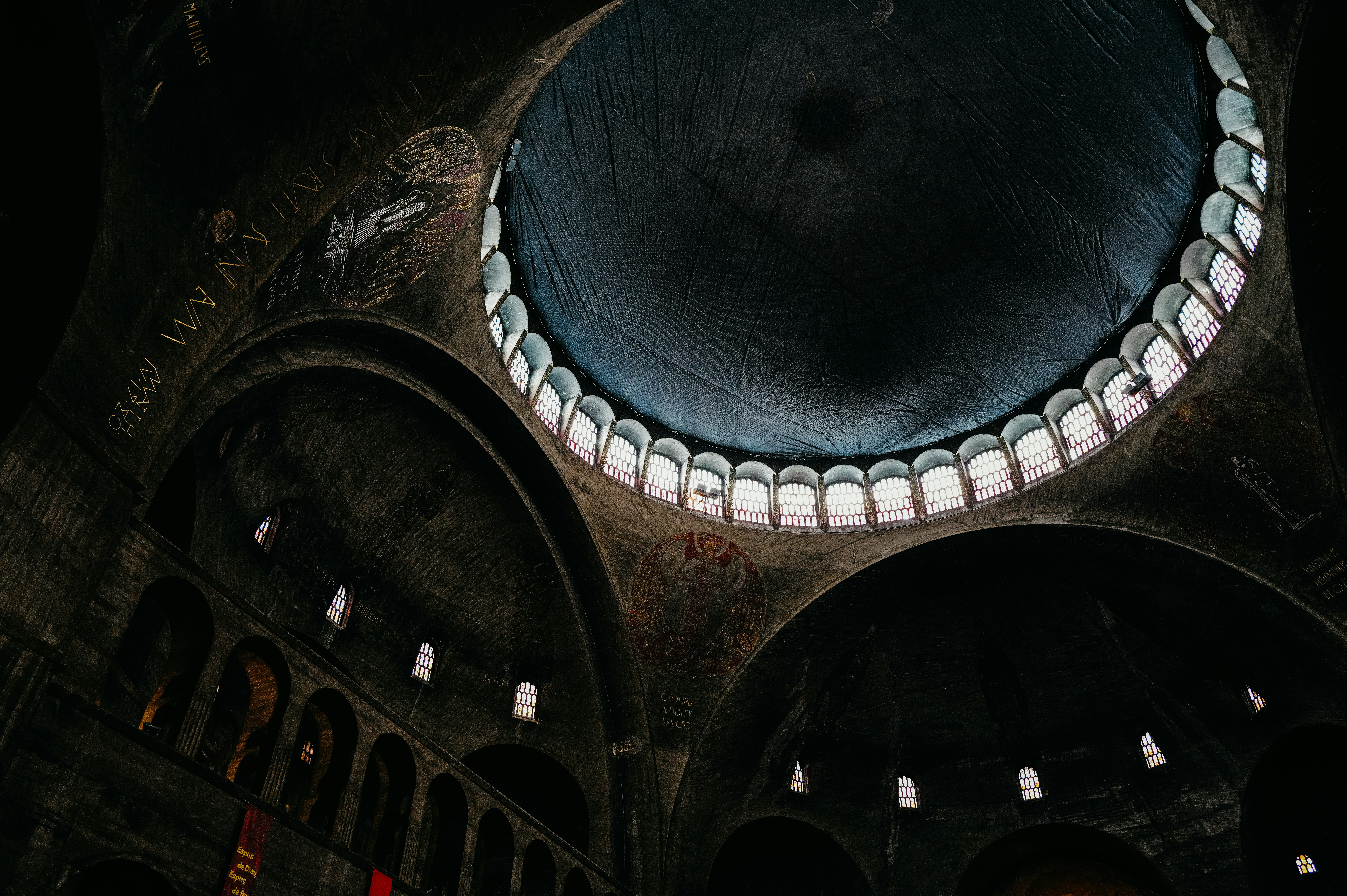 Photo by adrienolichon