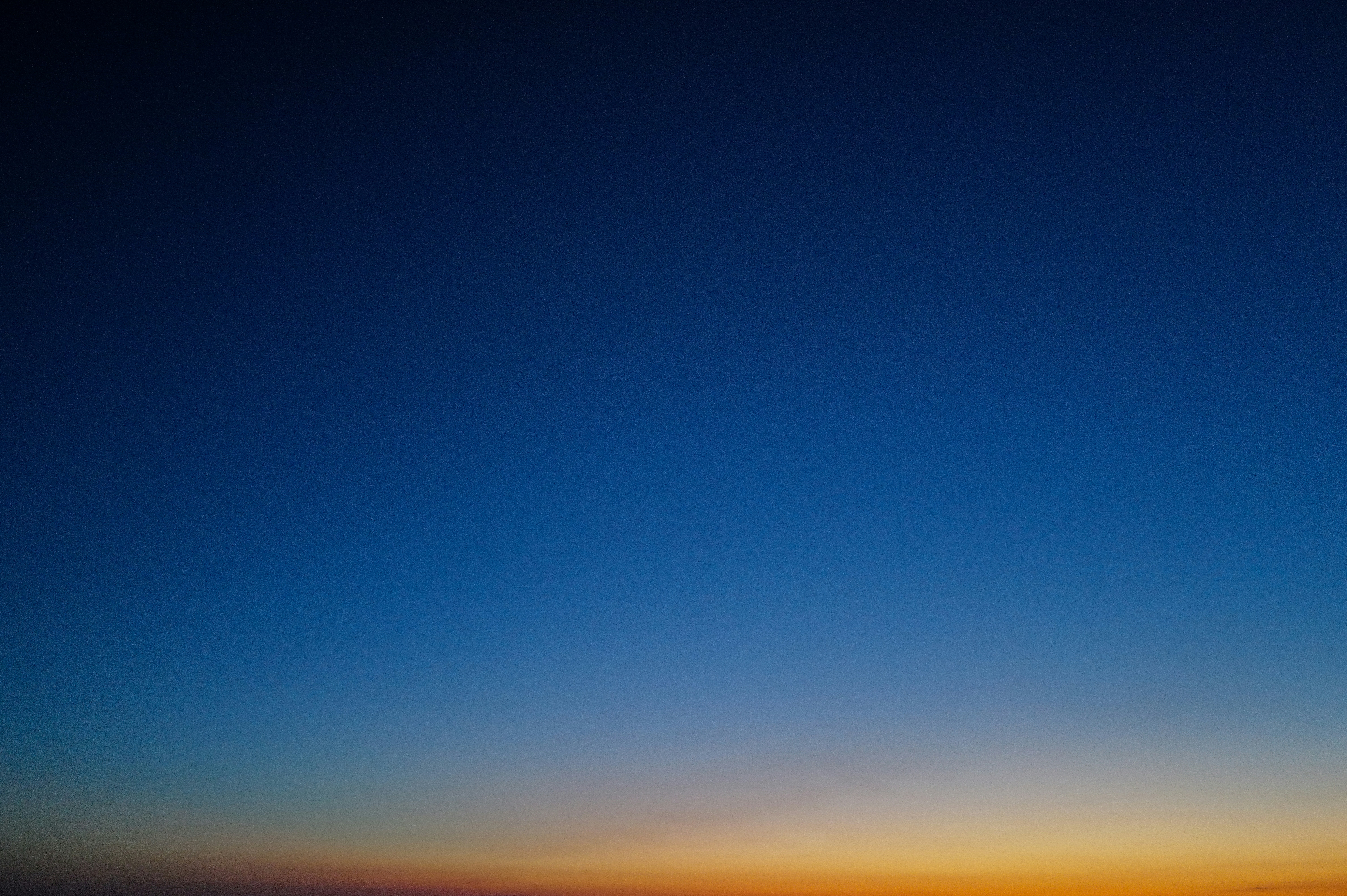 Photo by adrienolichon