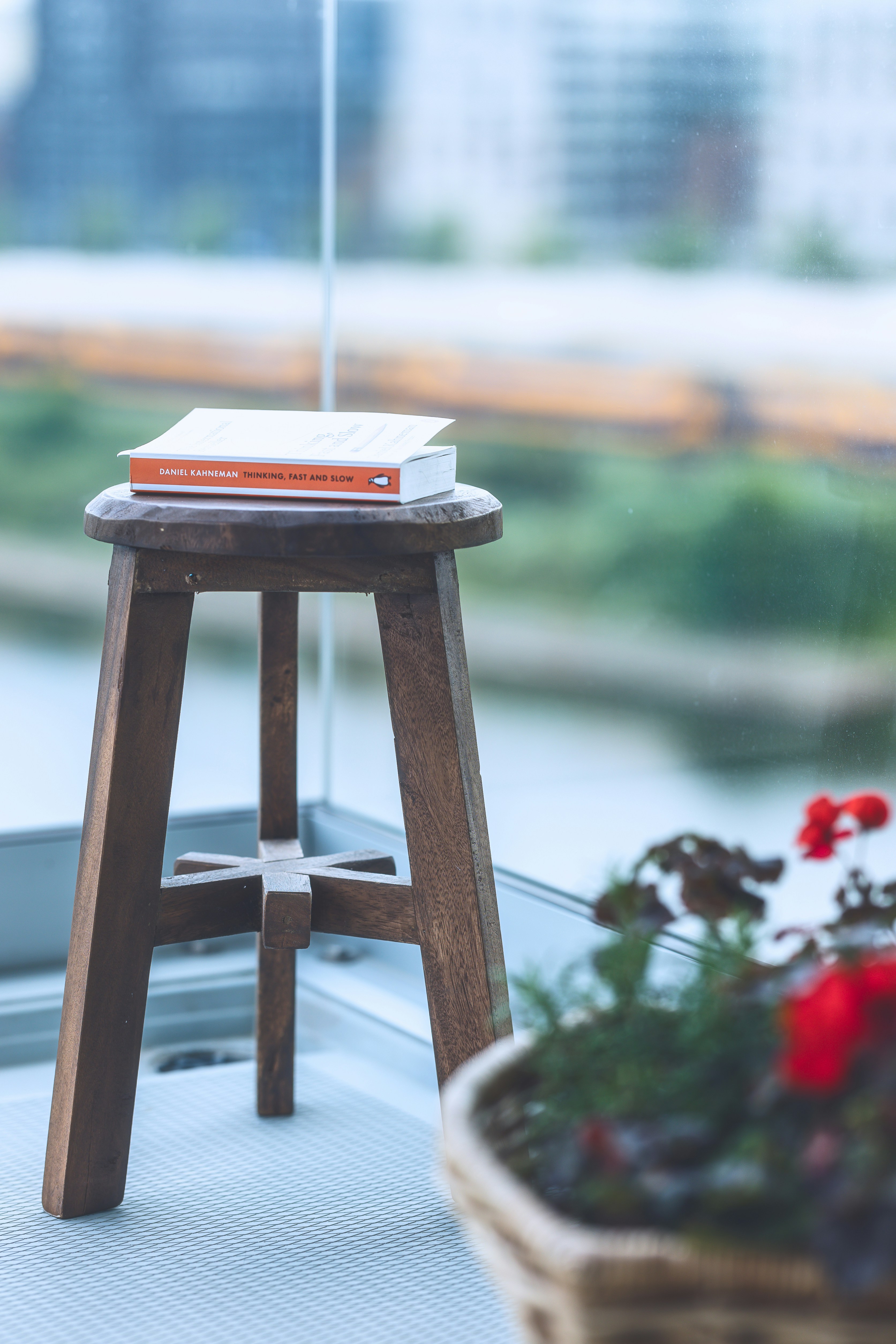 rustic wooden bookshelf balcony, wallpaper, Affordable Farmhouse Bookshelf for Balcony: Budget-Friendly Ideas 2
