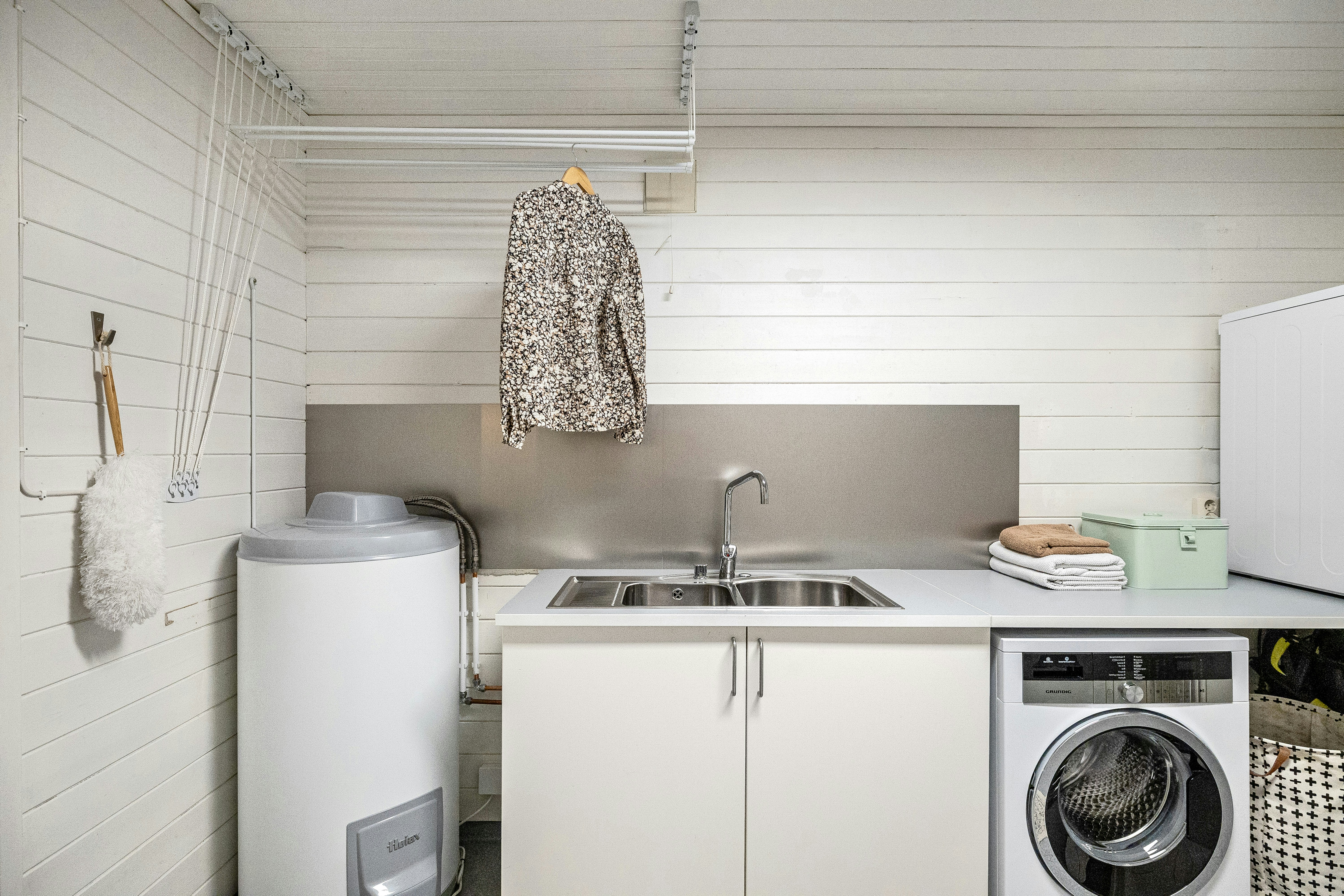 Laundry Room Utility Sink & Washer Hookups