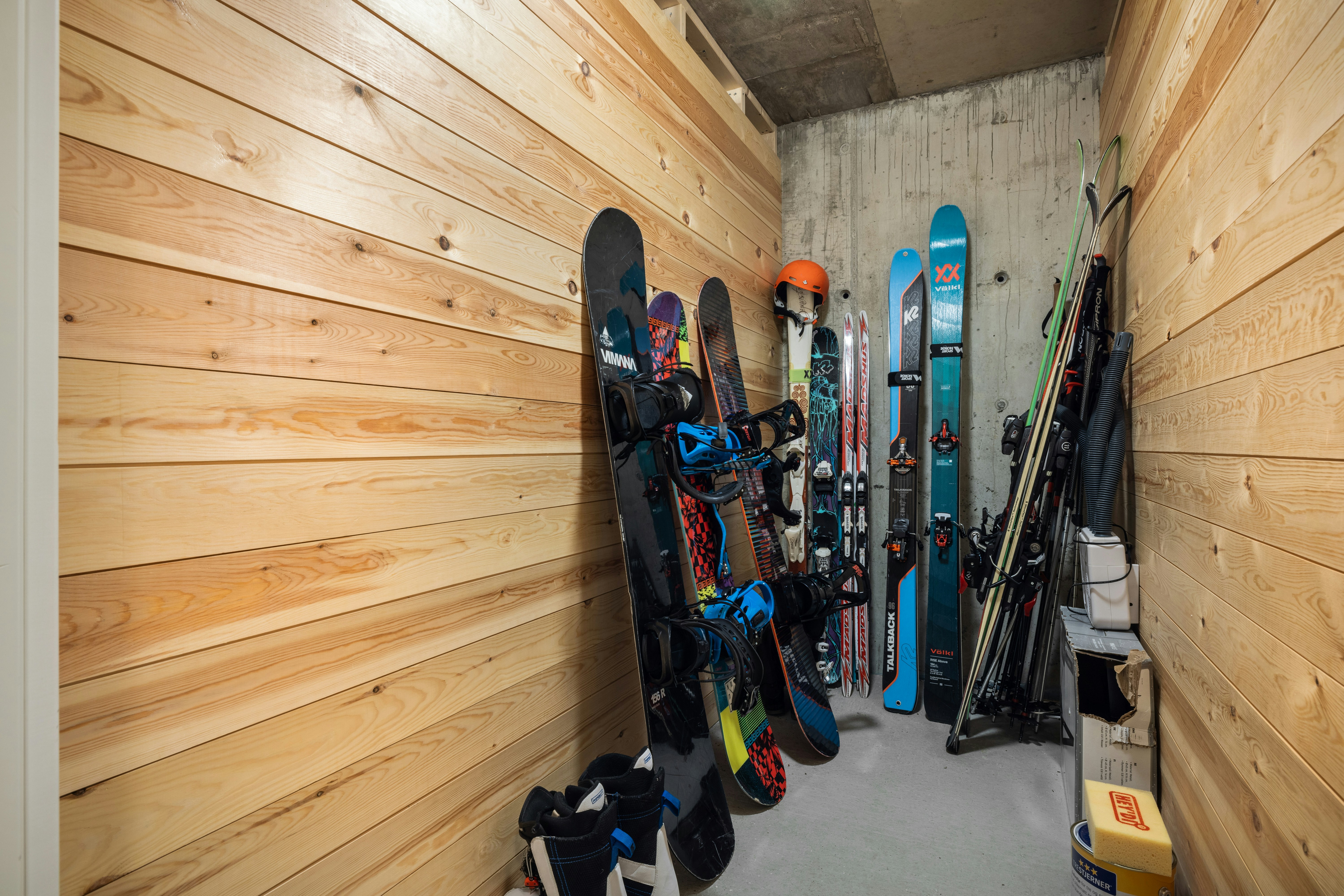 A room filled with lots of skis and snowboards