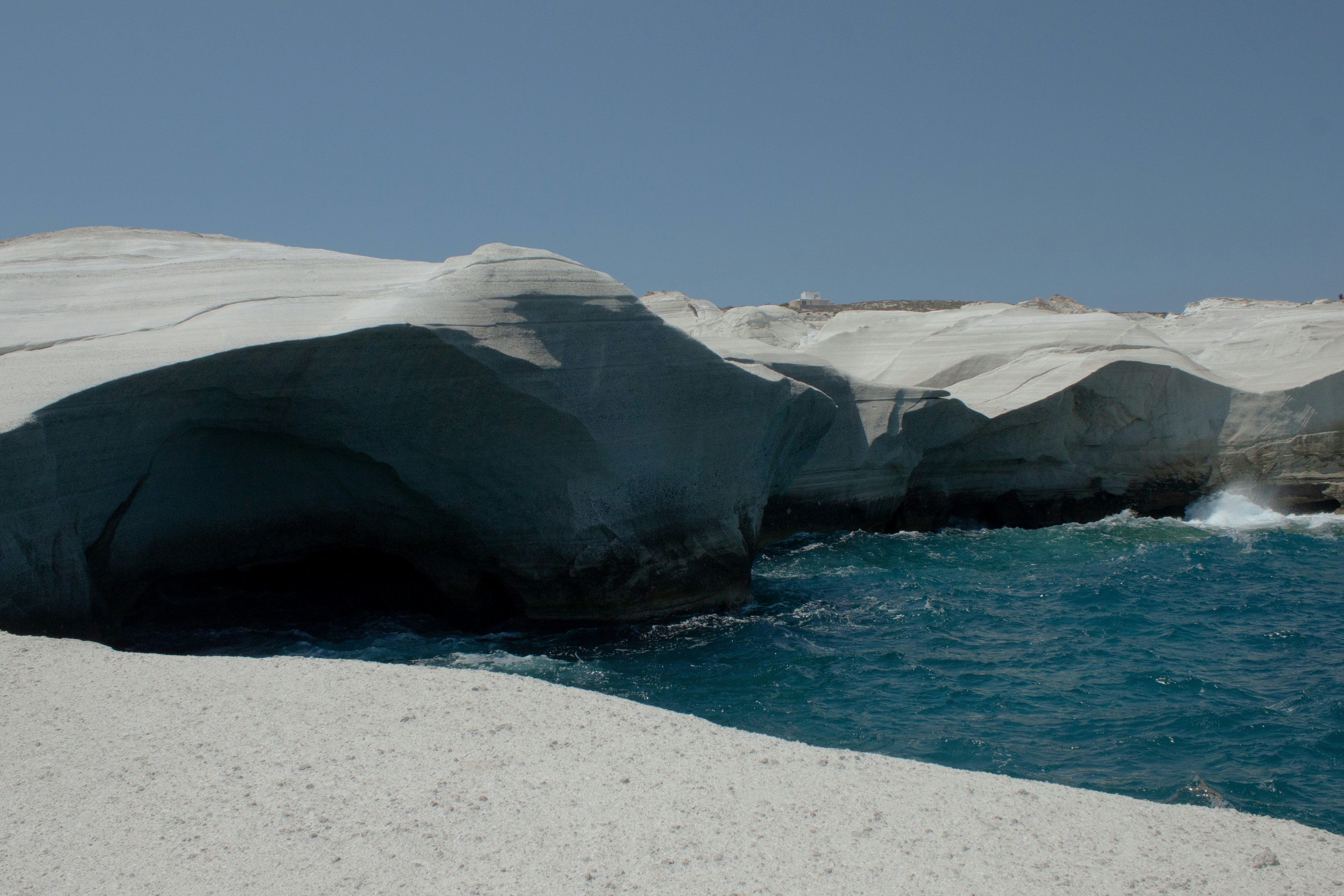 Unearthing the Impossible: First Dinosaur Discoveries (image credits: unsplash)