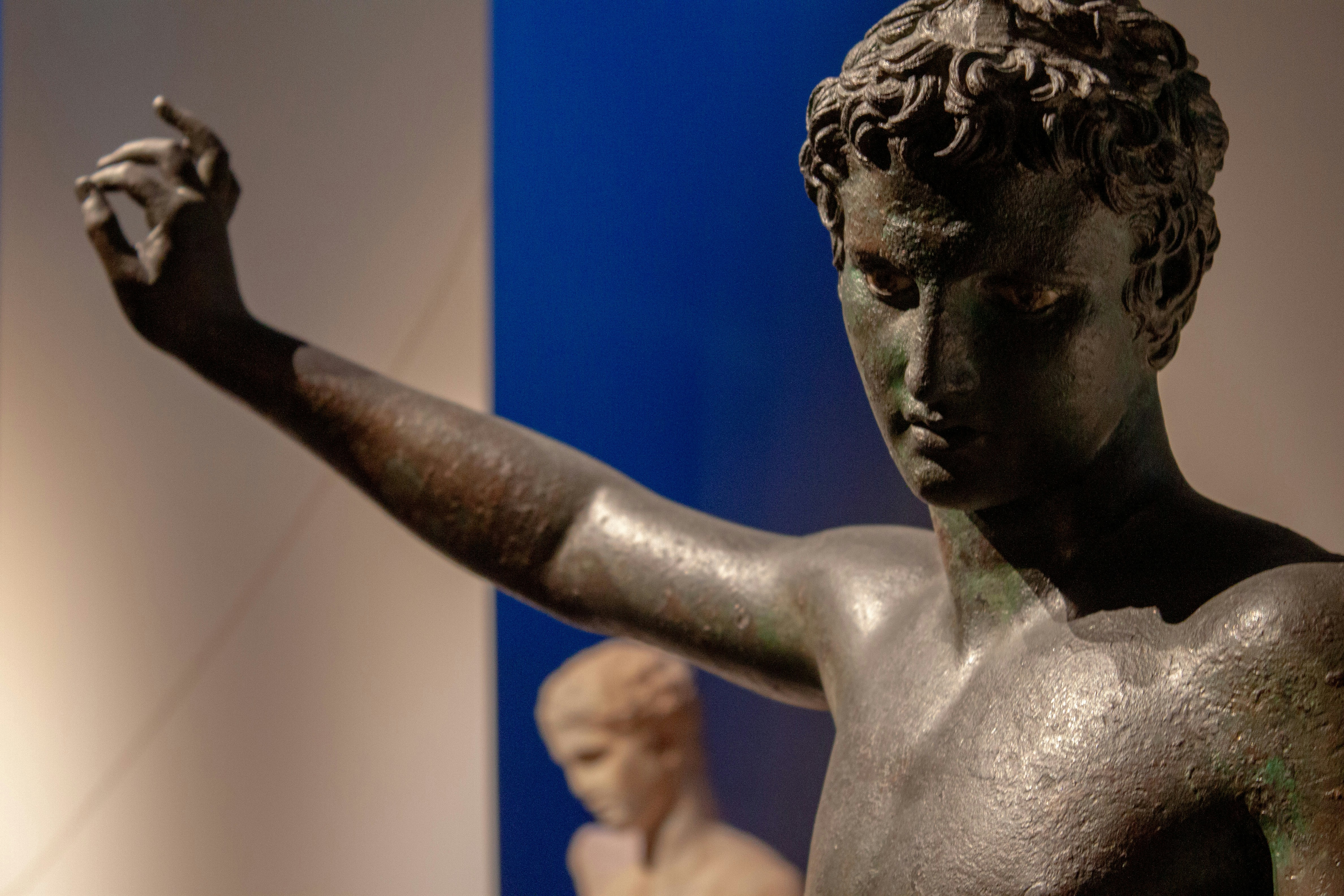 A statue of a man with his arm in the air