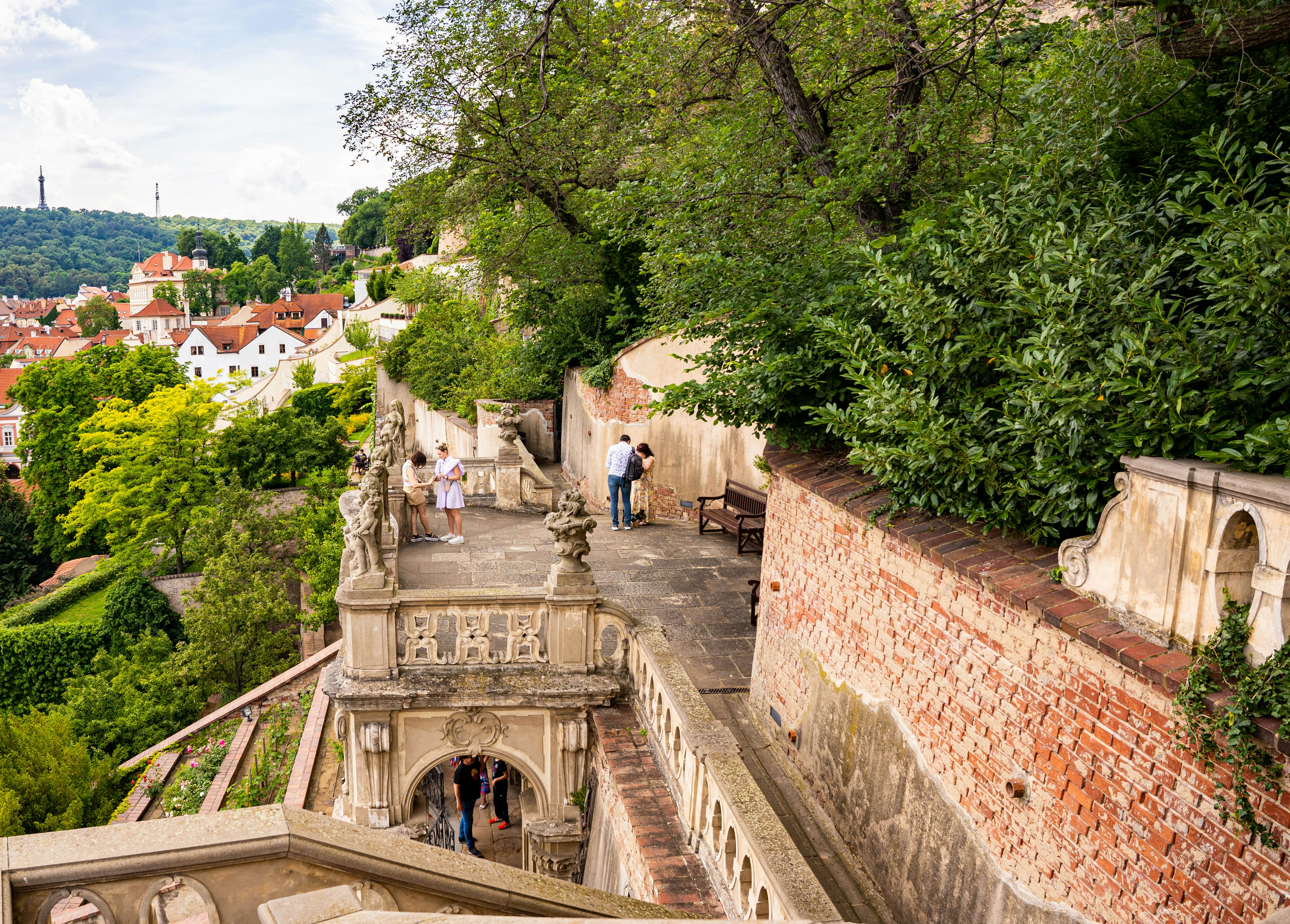 Une vue d’une ville du haut d’une tour