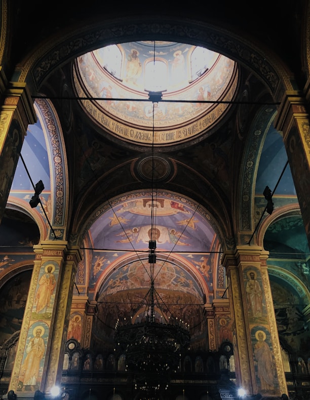 A church with a large ceiling and a stained glass window
