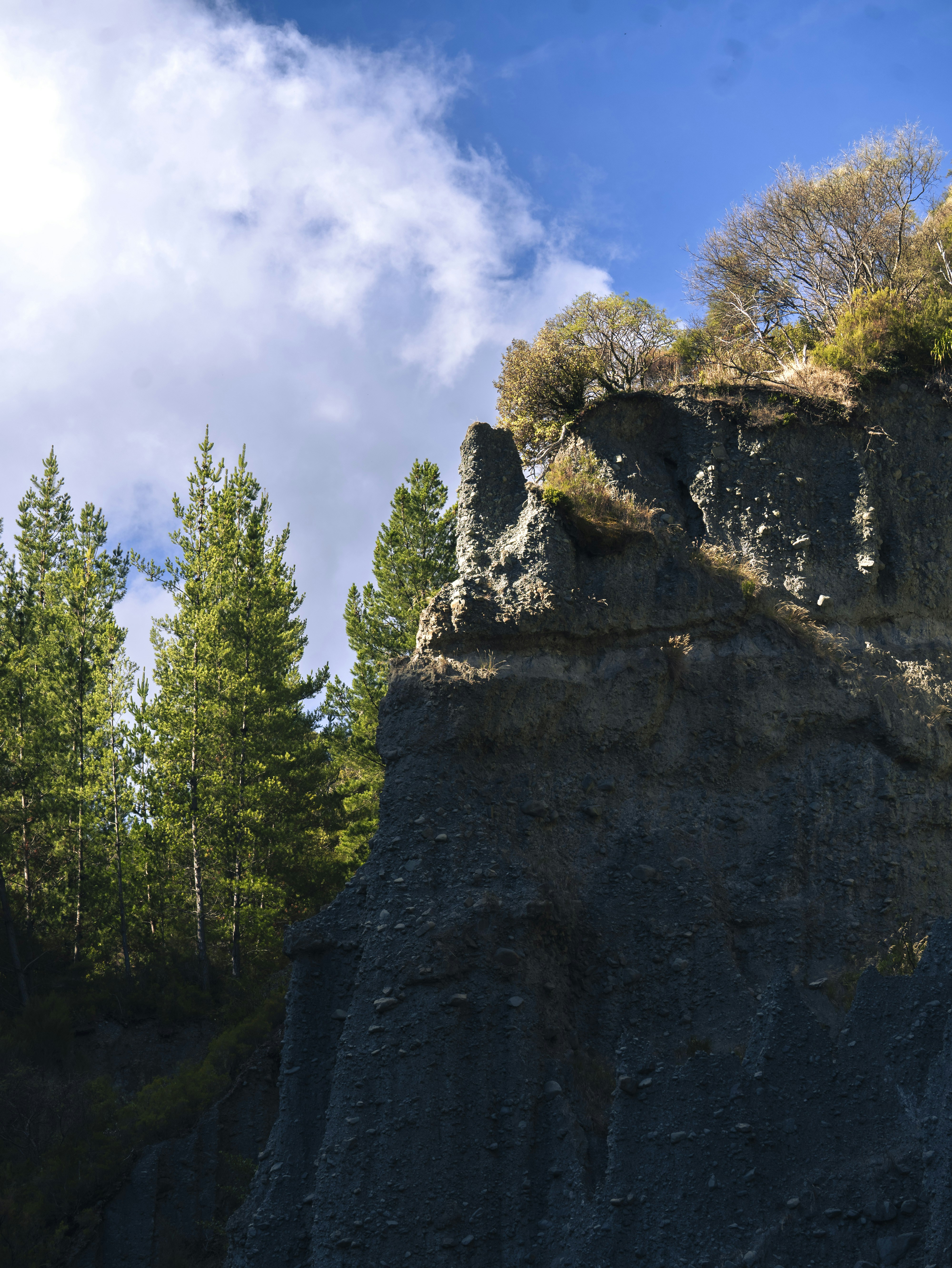 High cliffs along Höga Kustenleden