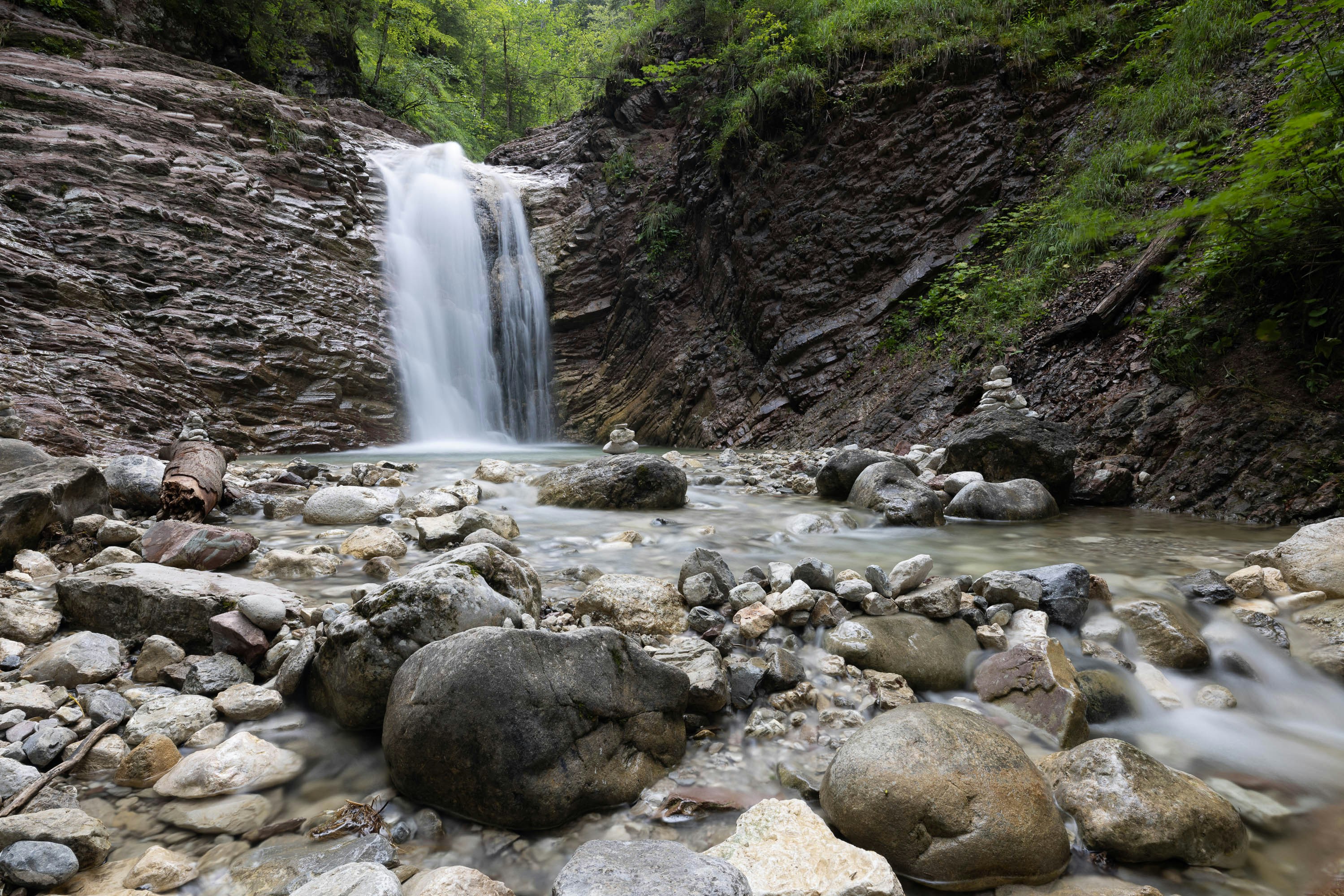 A small waterfall in the middle of a rocky area