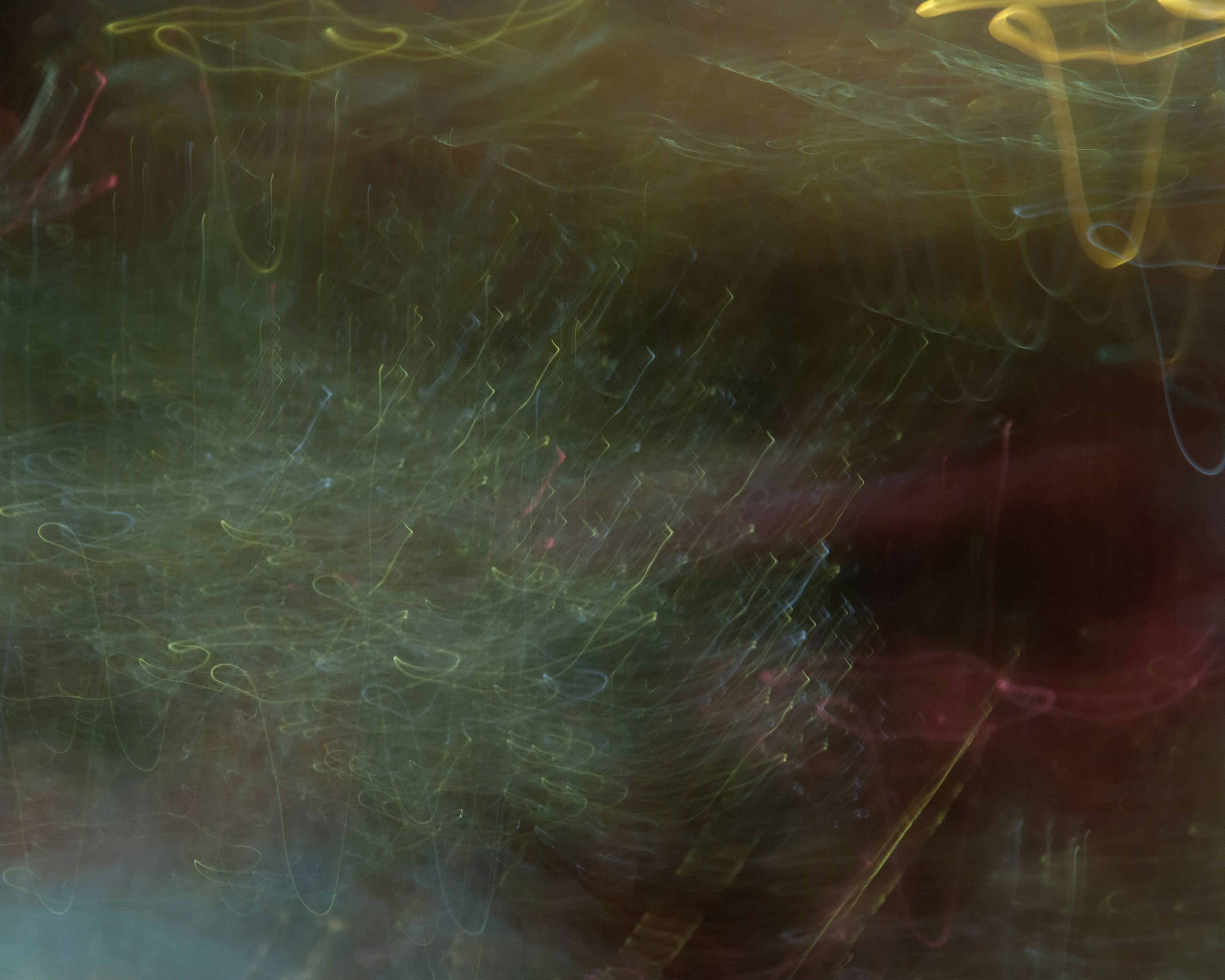 A blurry photo of a street light