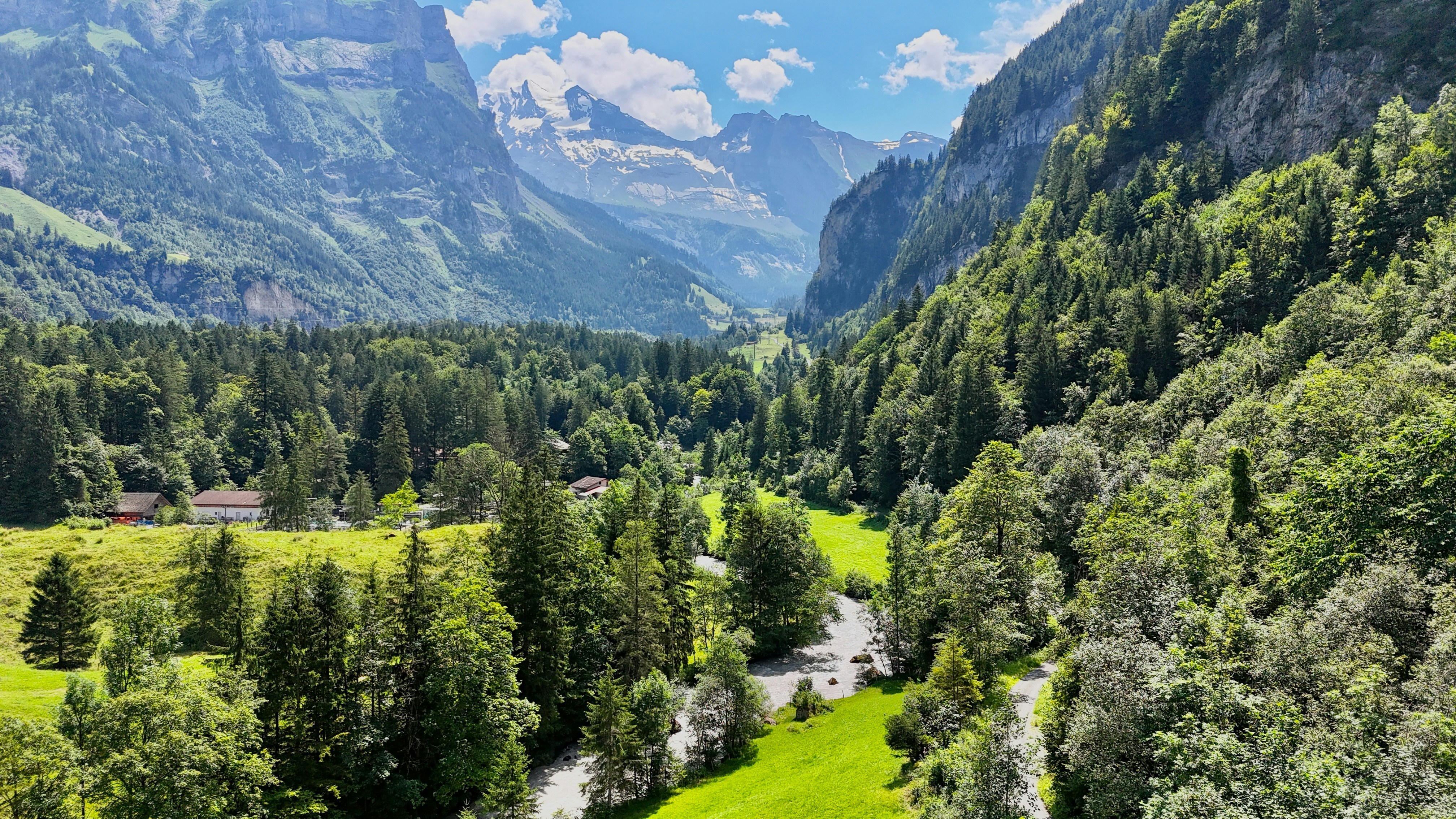 Photo by maximilian_brand