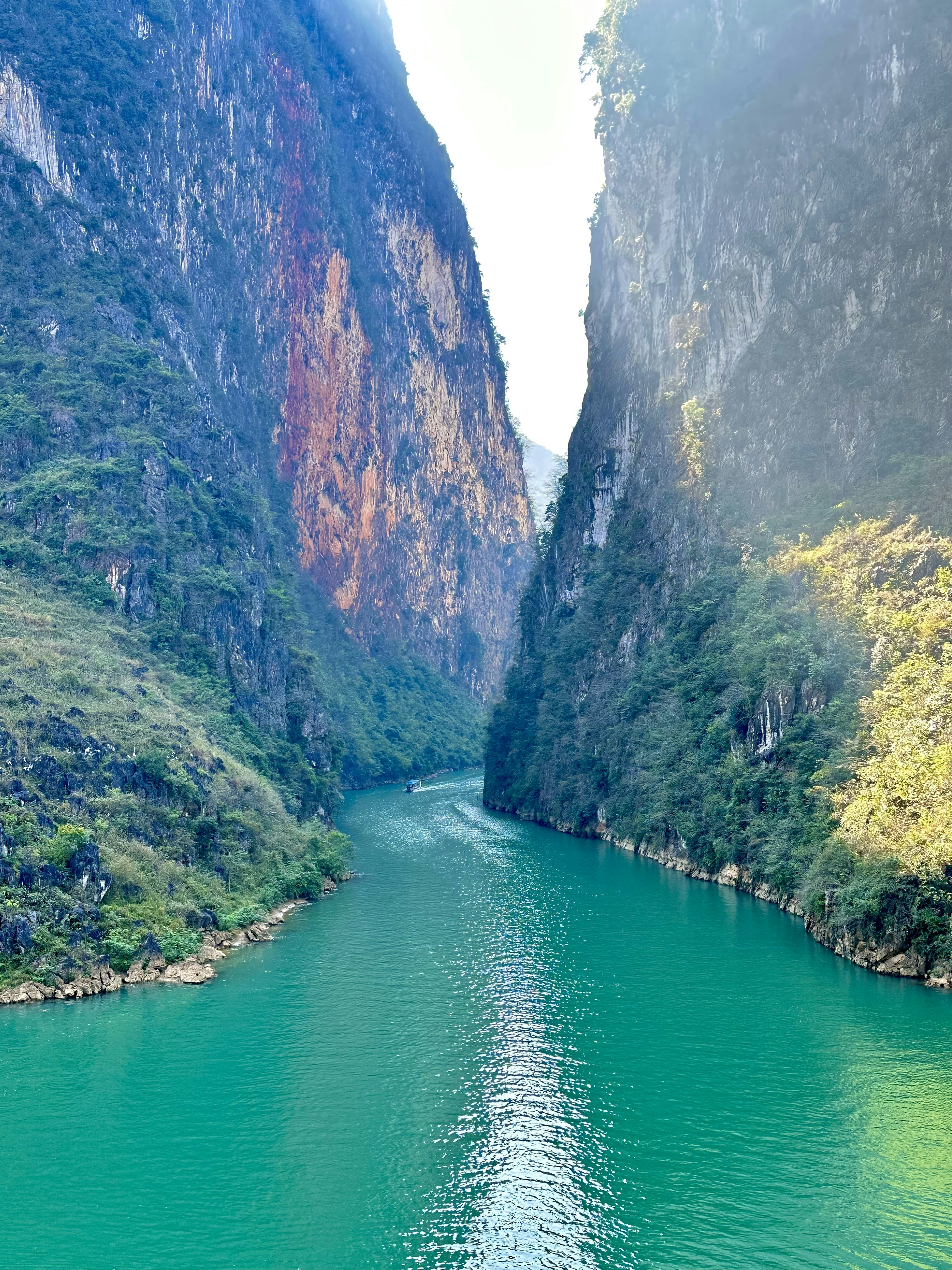 Photo by huyhoangnguyen