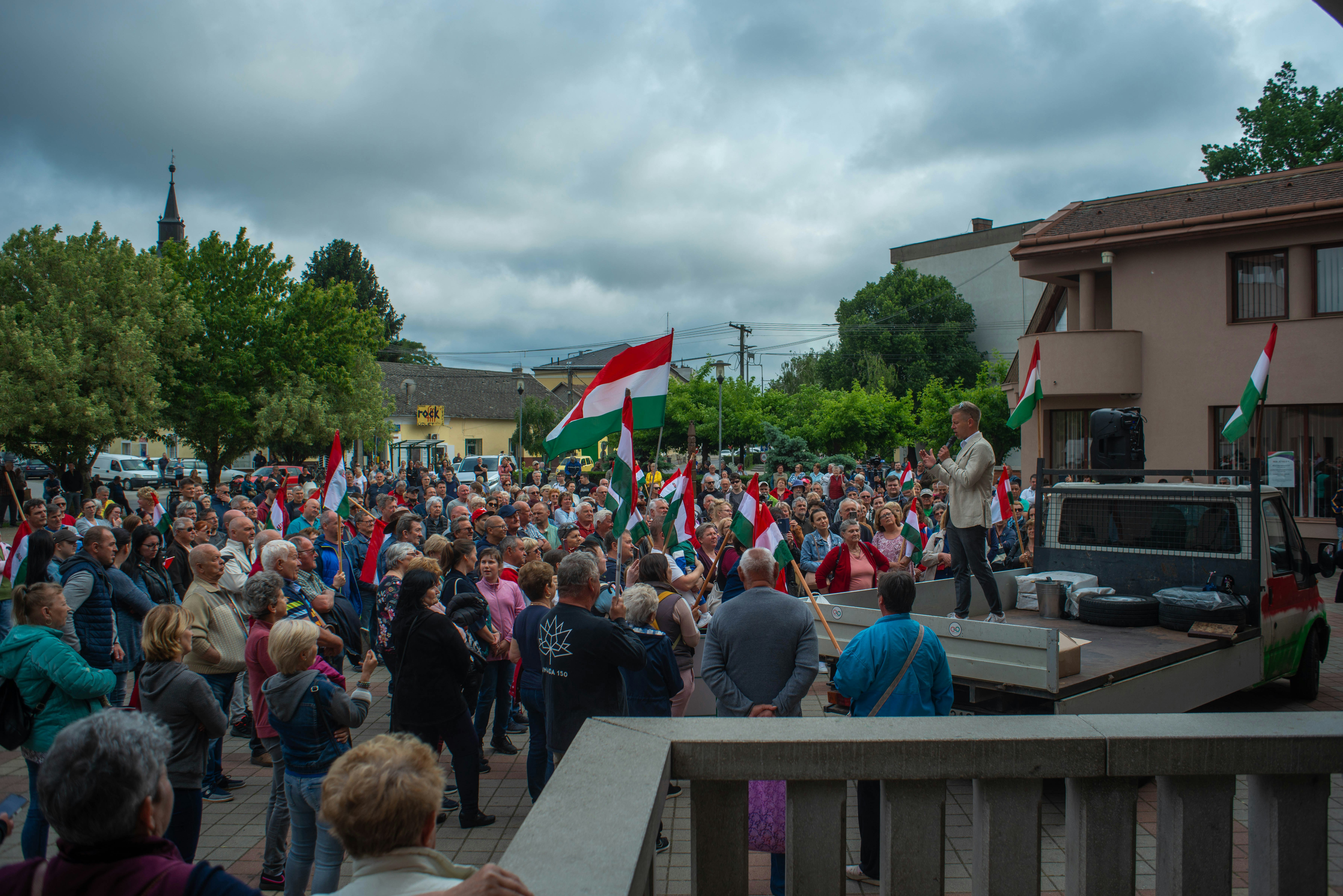 A crowd of people standing around a building