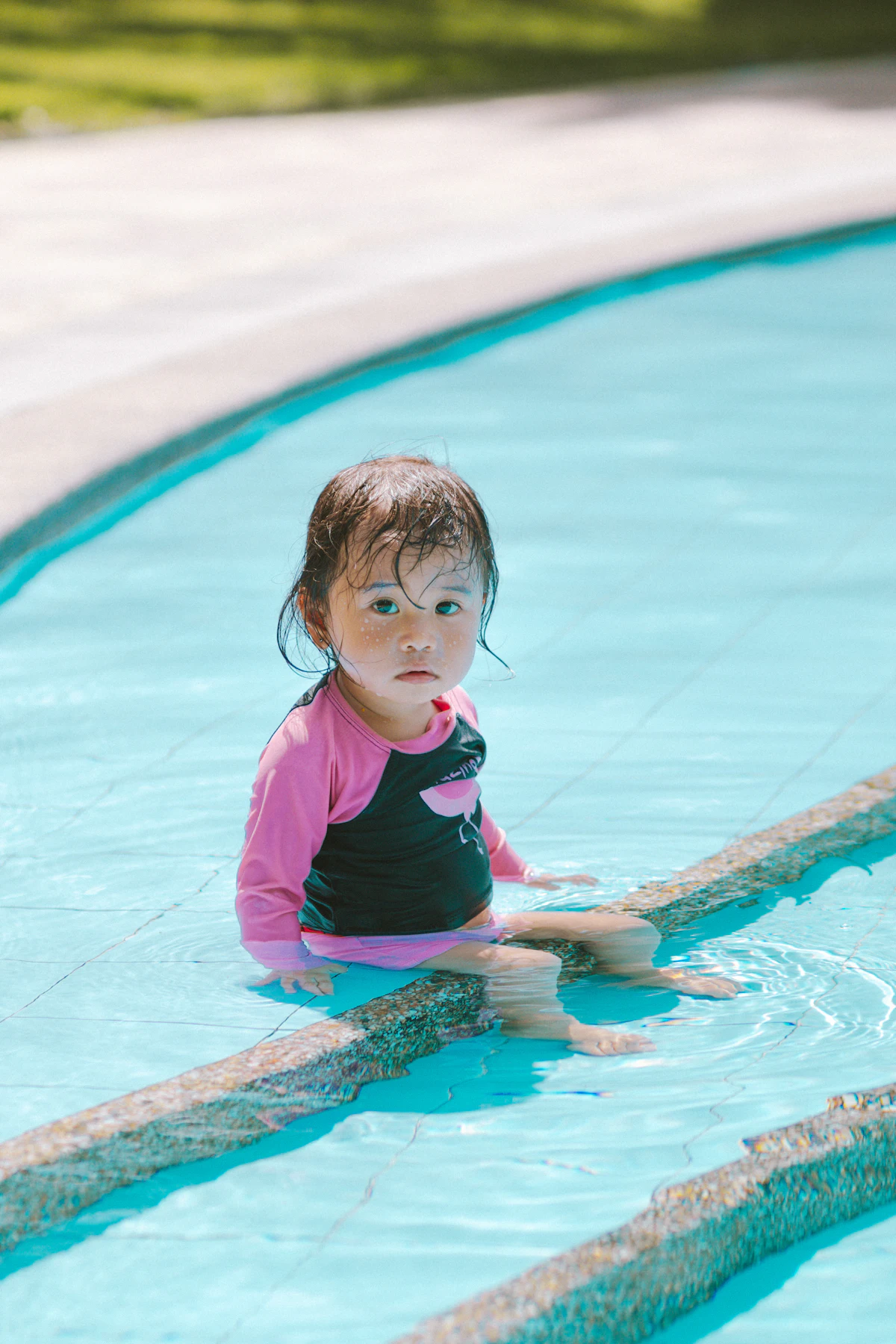 Kids' water play with rubber ducks