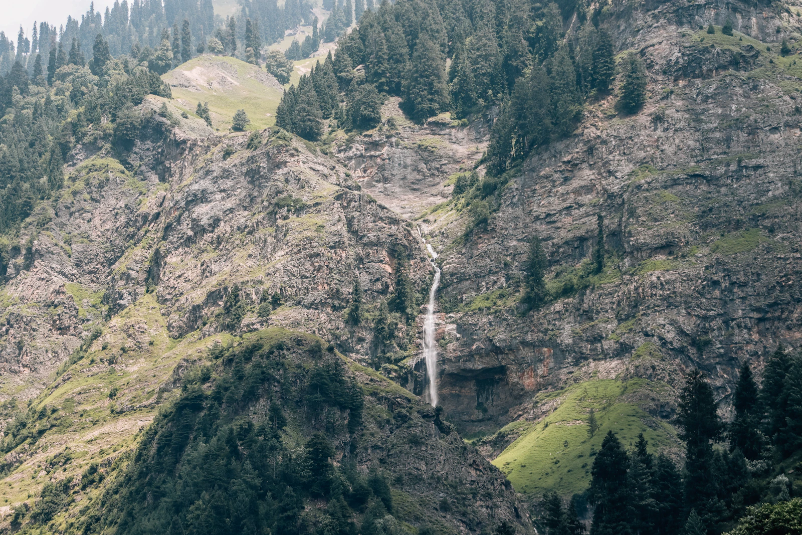 Lahaul Valley Cultural, Waterfall & Glacial Road Tour preview 4