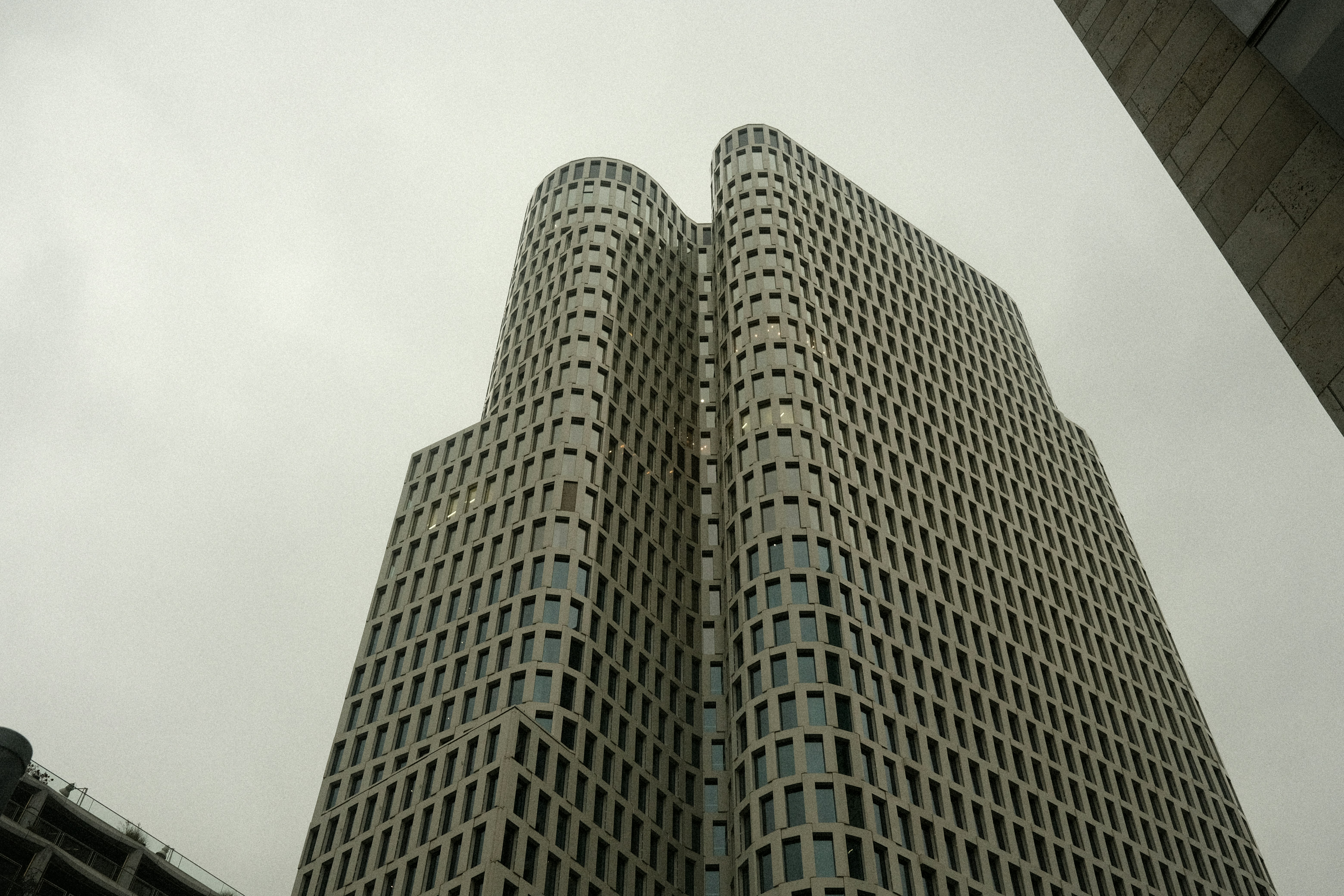A very tall building towering over a city
