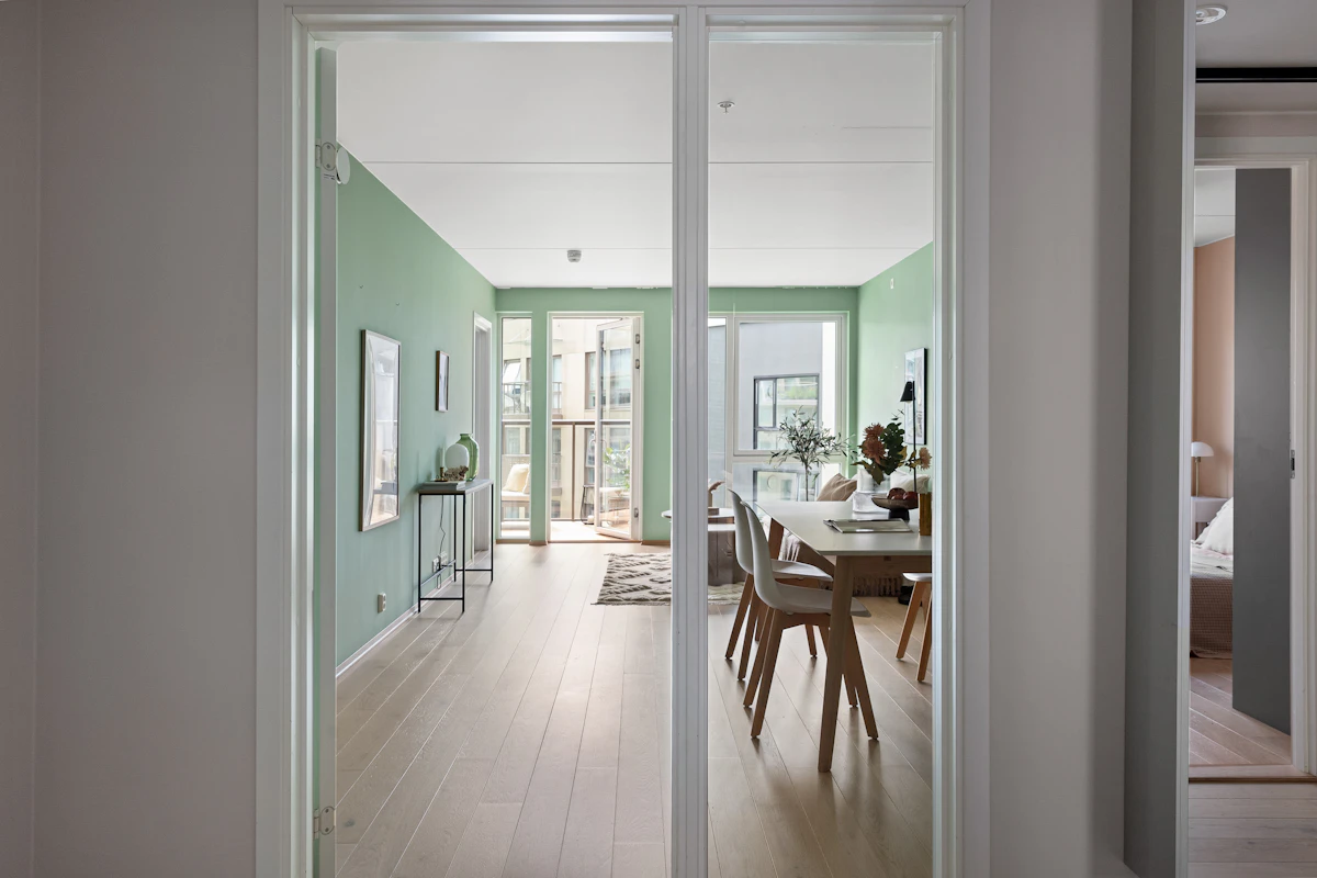 Sliding Windows: Living Room Slider