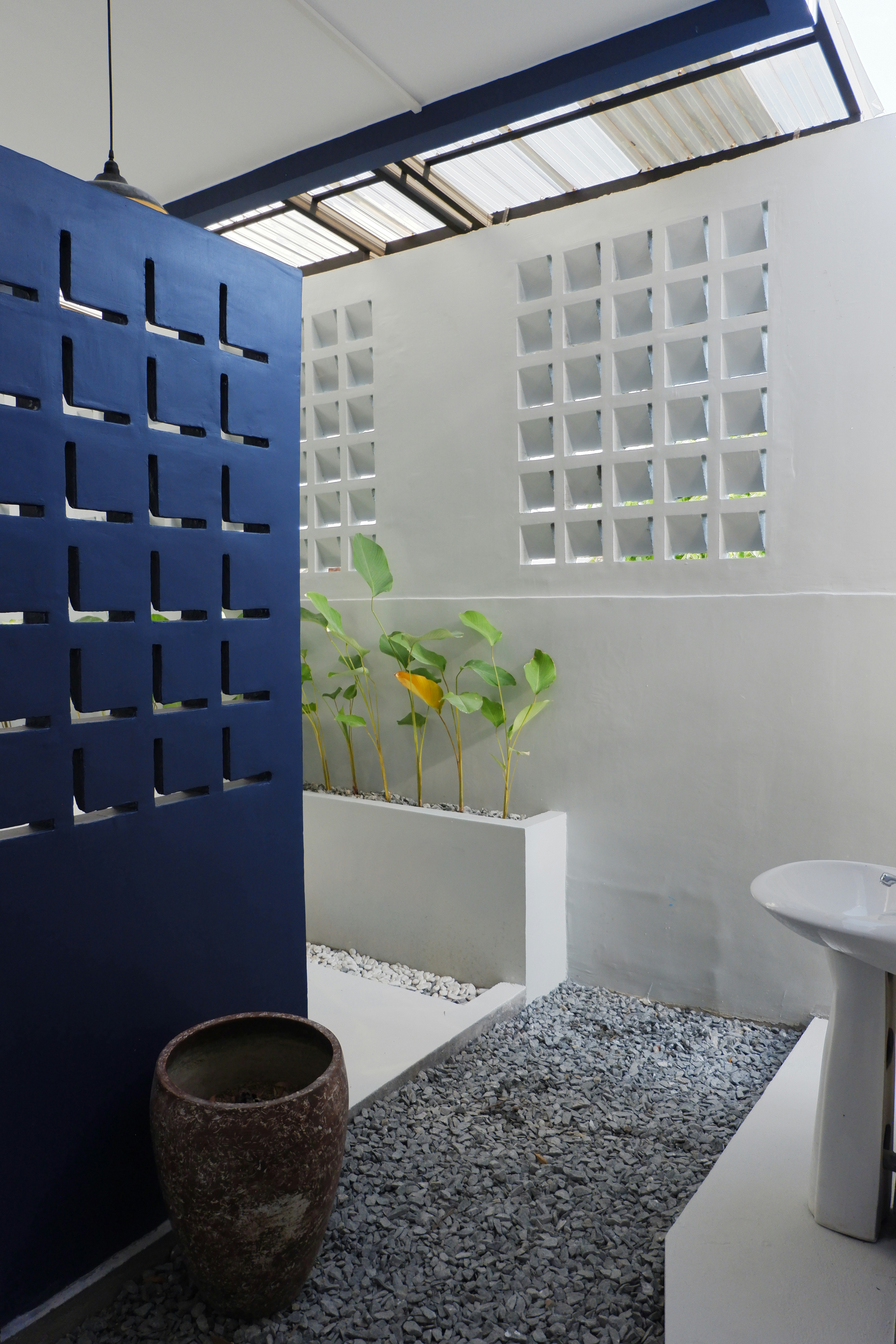 A bathroom with a sink and a toilet