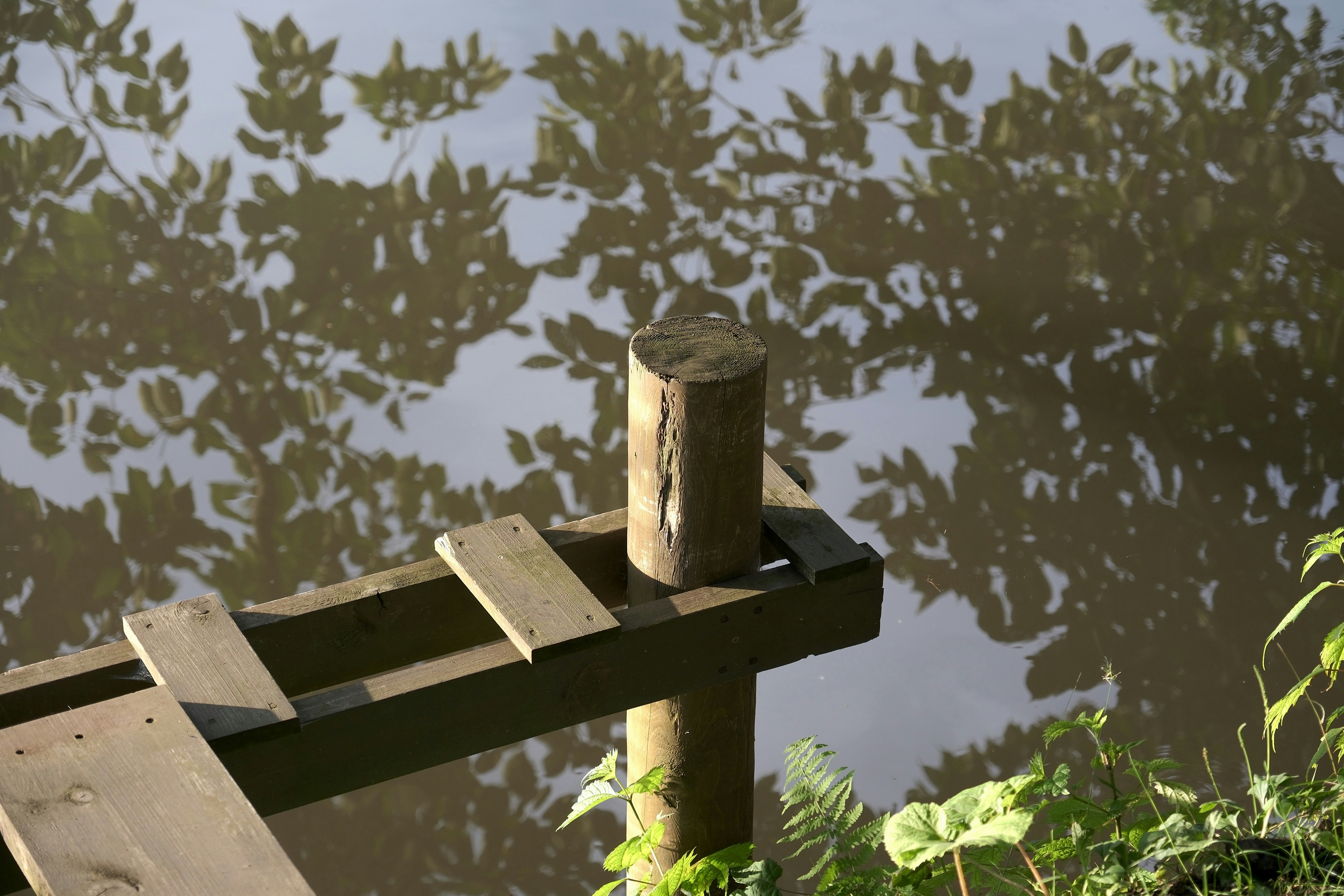 A wooden bench sitting next to a body of water photo – Free Japan Image ...