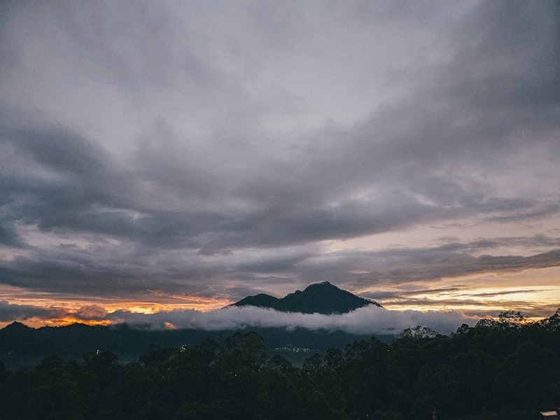 Sarapan di atas awan saat open trip Gunung Batur