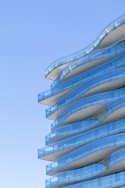 A very tall building with a lot of windows