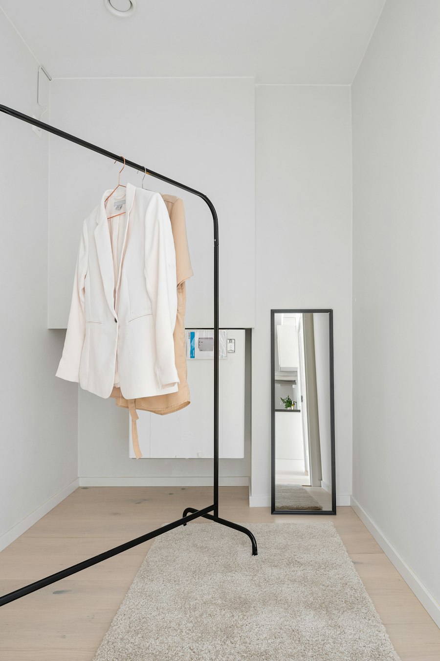 Phòng Rack Trắng Tối Giản
