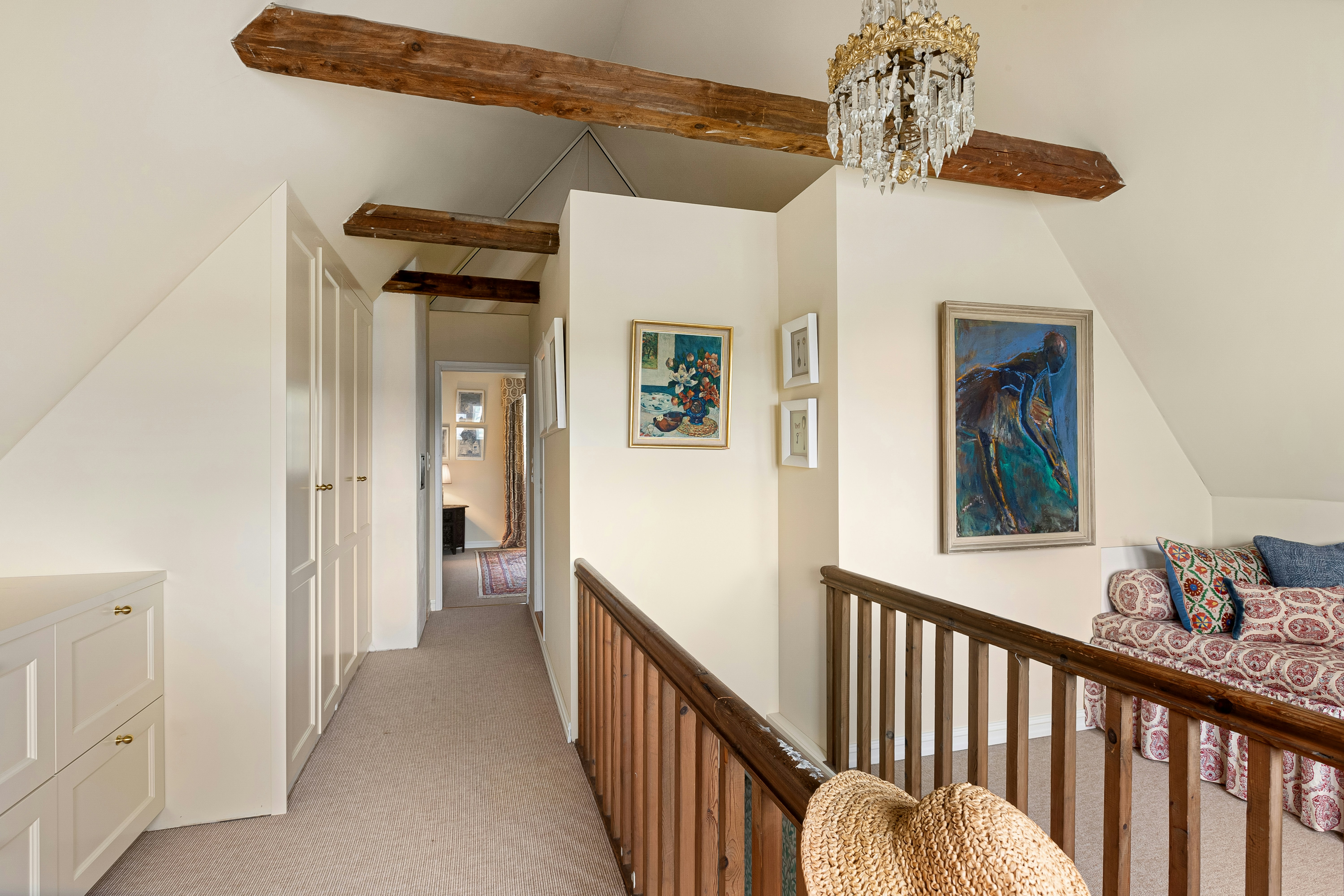 Mistakes to Avoid when Designing Hollywood Regency Attic, wallpaper, Hollywood Regency Attic Design: Common Mistakes to Avoid 6