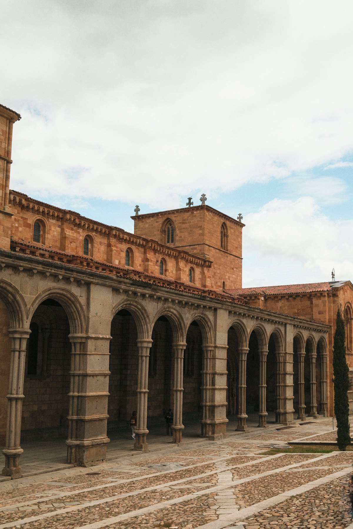 Una plaza porticada de Ávila