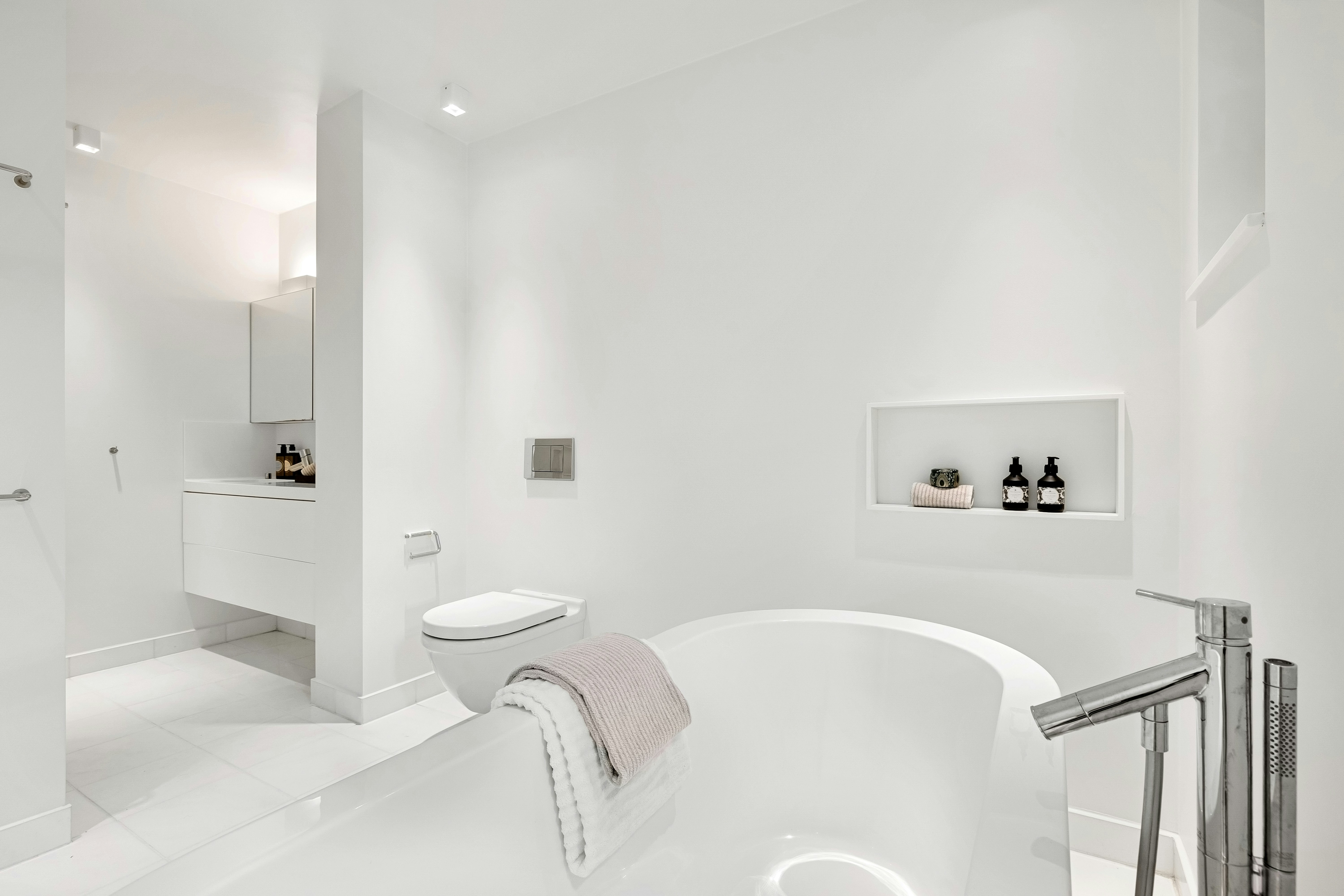 렌트와 리스의 보험료 관련 장단점은 무엇인가요?