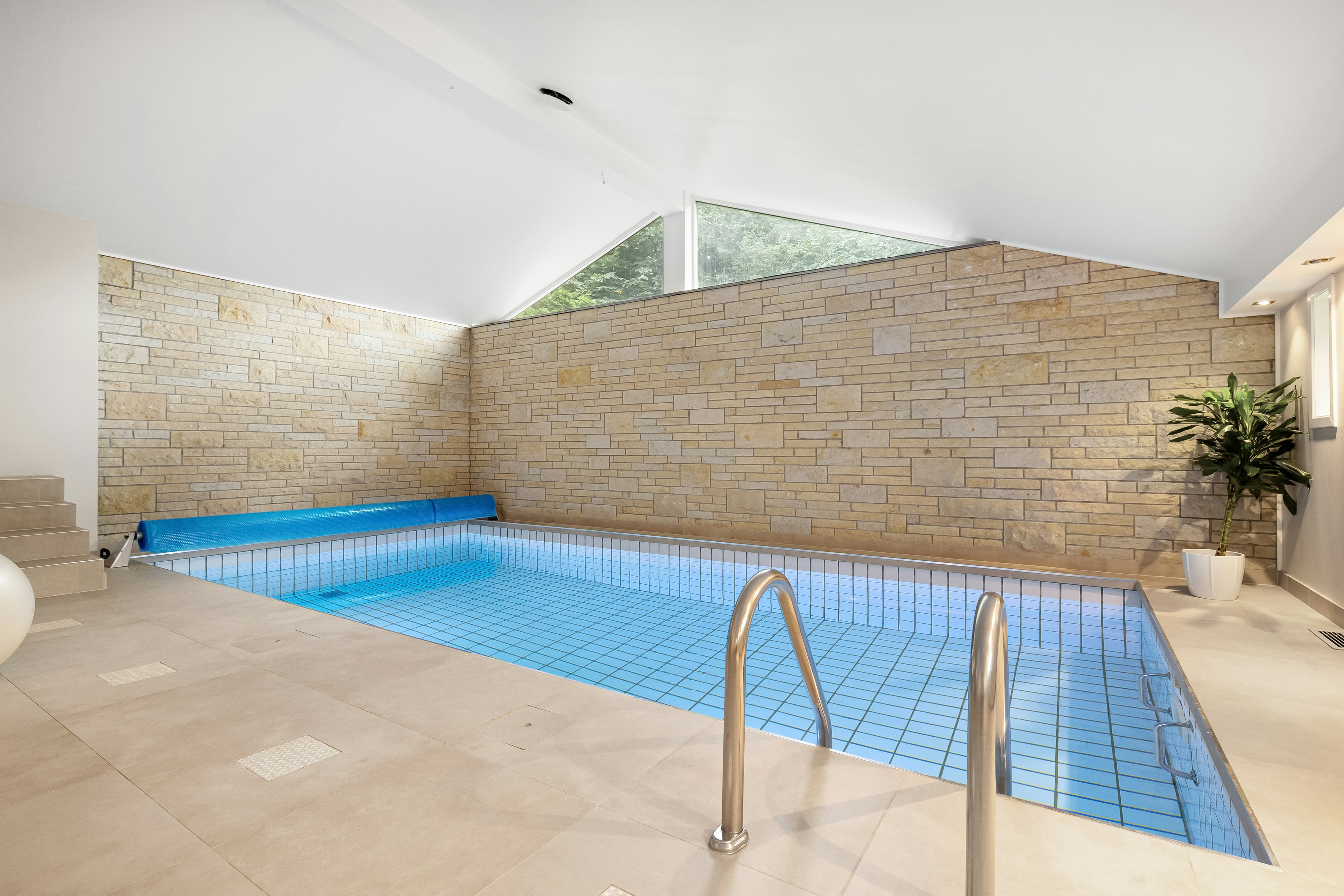 Lo+Pool