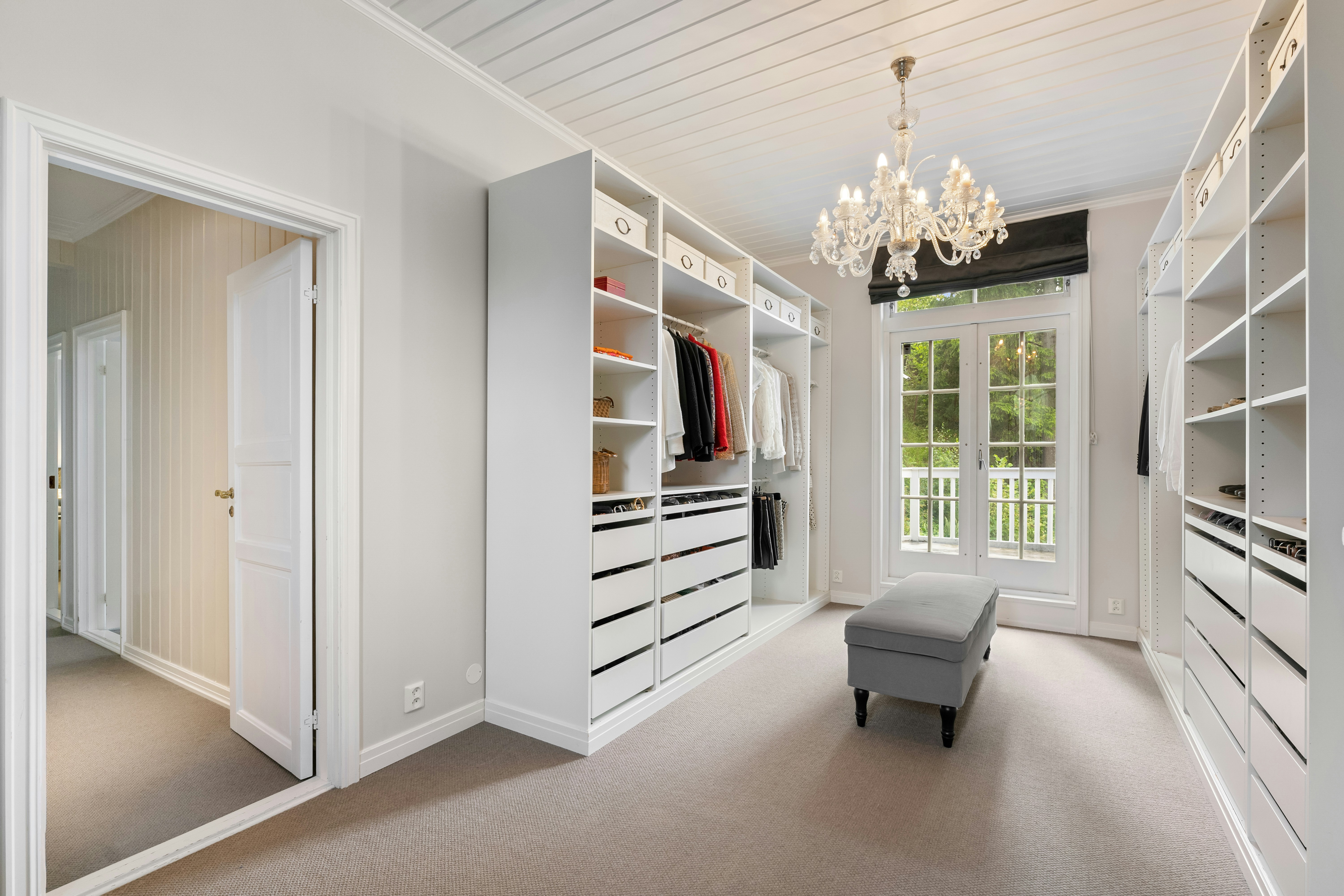 Farmhouse Closet Layout for Modern Homes: Create Your Dream Storage Space