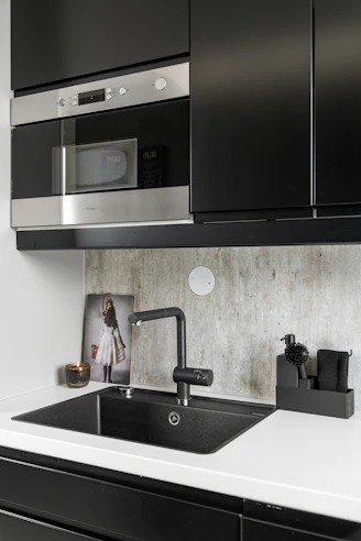 Microwave built in