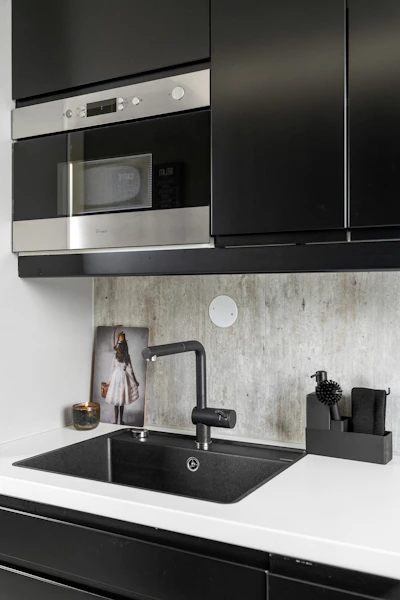 Microwave built in
