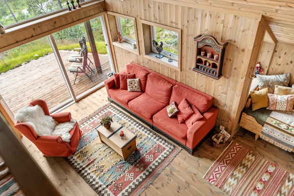 A living room filled with furniture and lots of windows