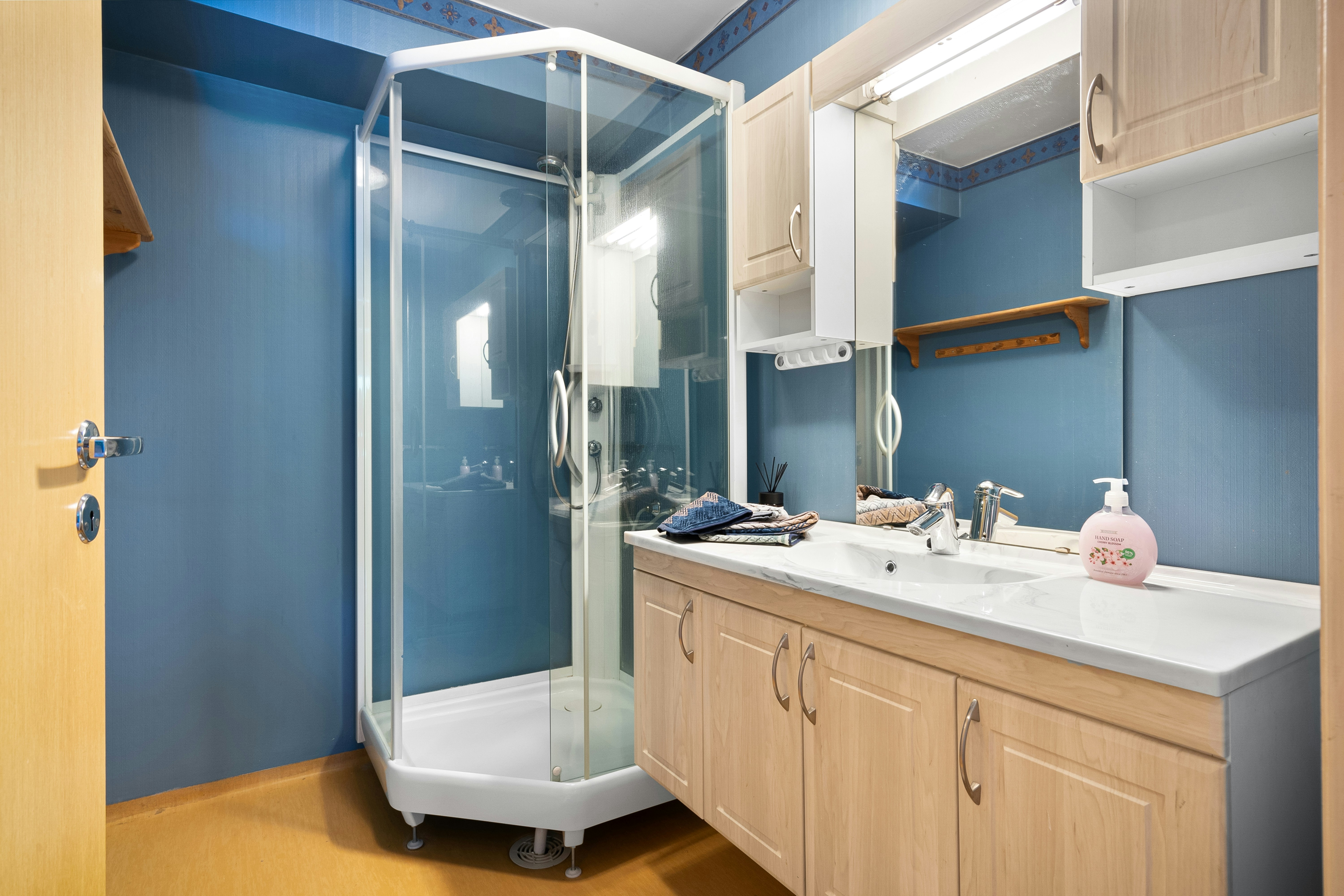 bathroom with a color-blocked shower curtain - color schemes shower curtain ideas for small bathrooms