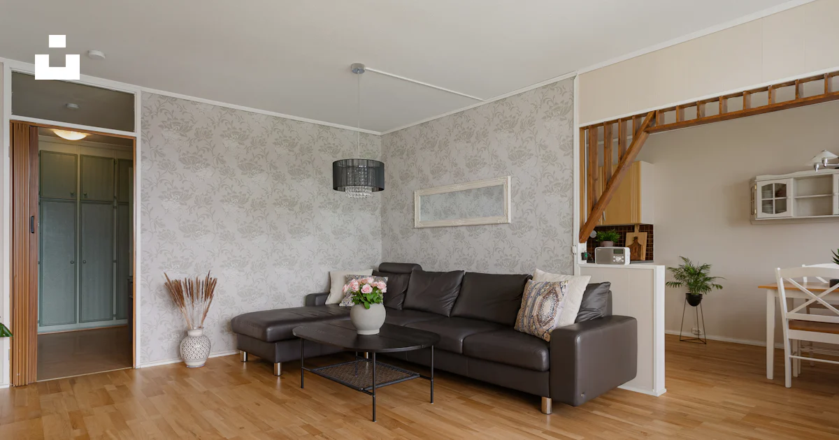 A living room filled with furniture and a wooden floor photo – Free ...