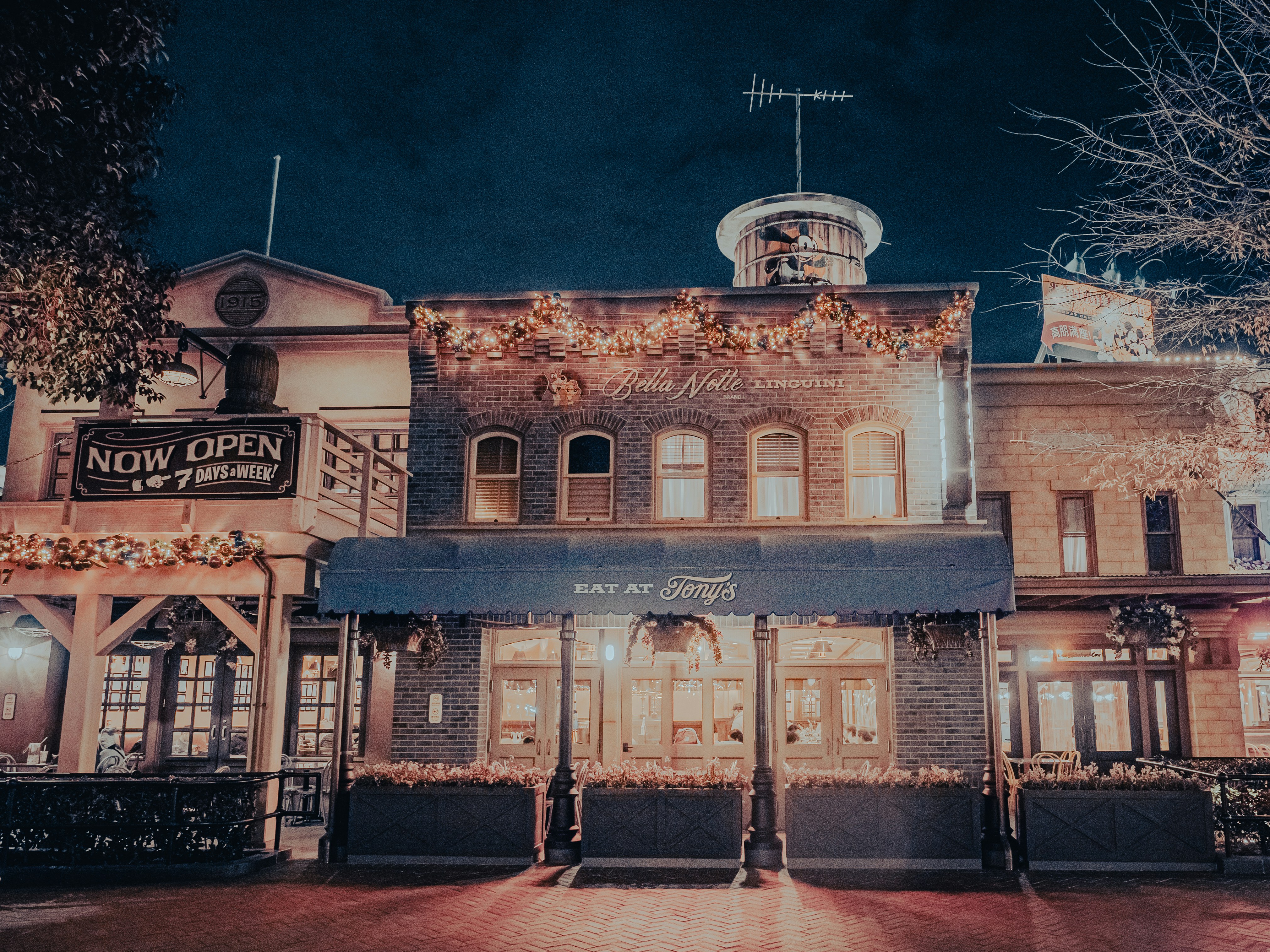 A large building with a lot of lights on it