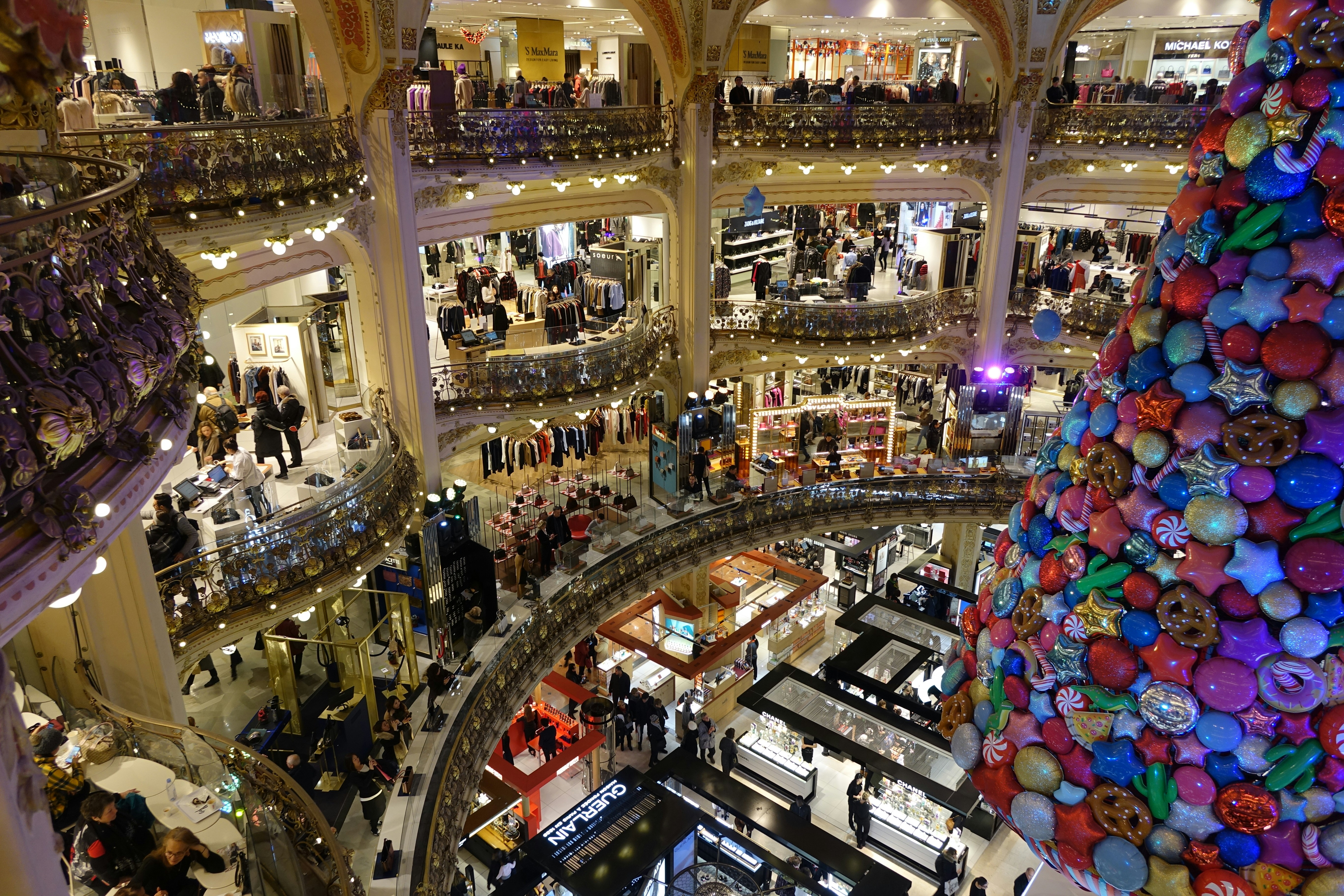 El auge de las compras de segunda mano: cómo las tiendas de segunda mano están aprovechando el fenómeno del Viernes Negro