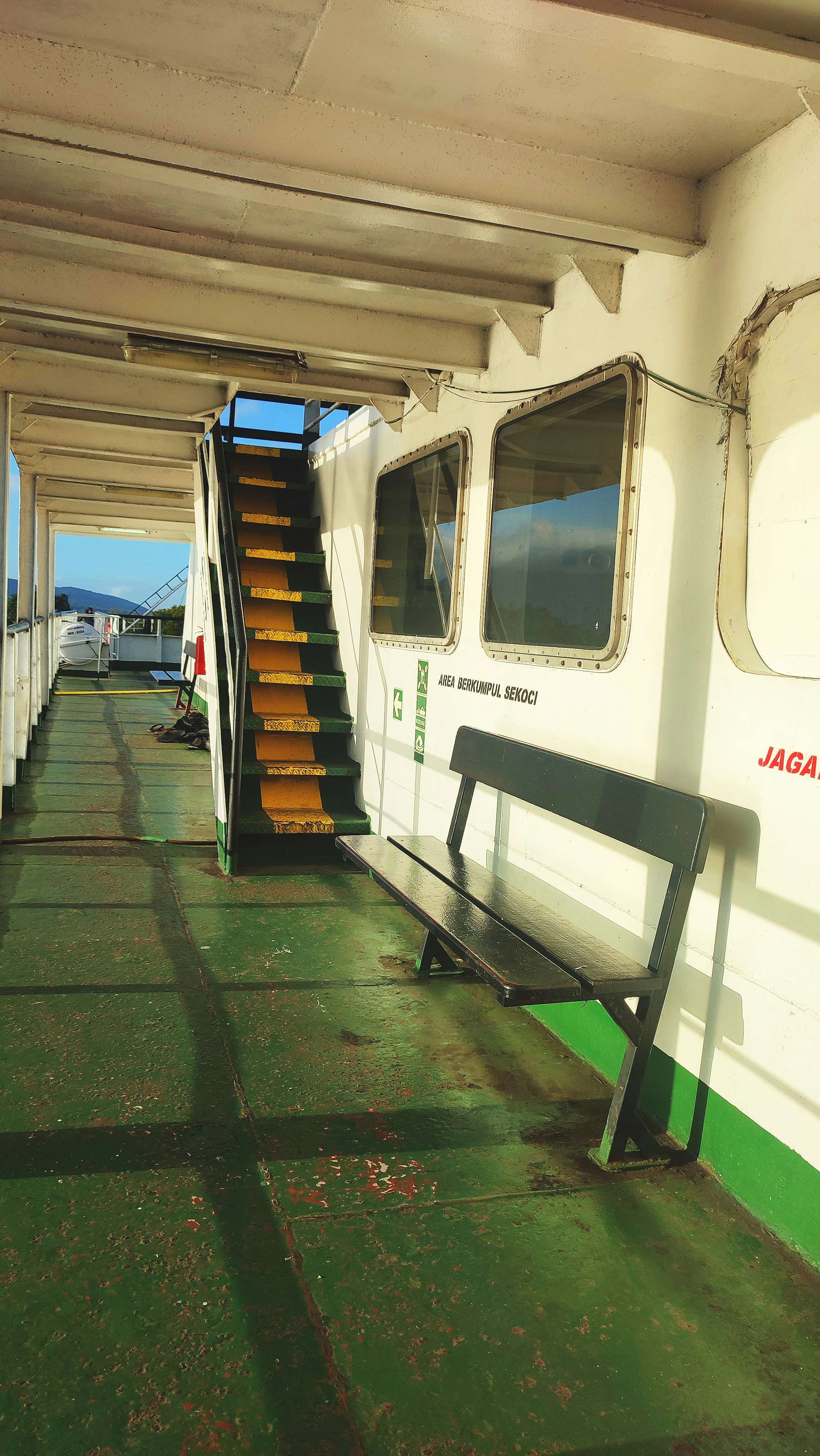 A bench sitting on the side of a boat