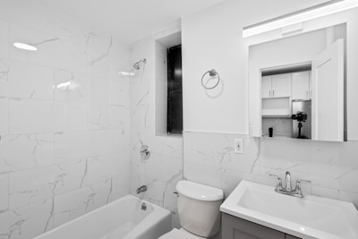 A bathroom with a toilet, sink, and bathtub