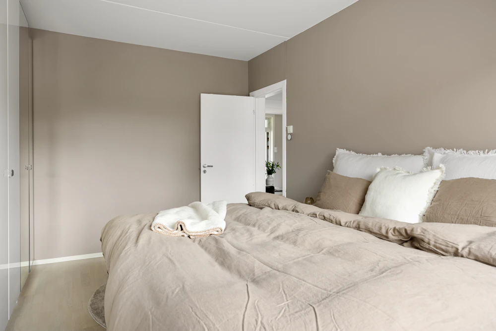 Hydraulic Storage Bed