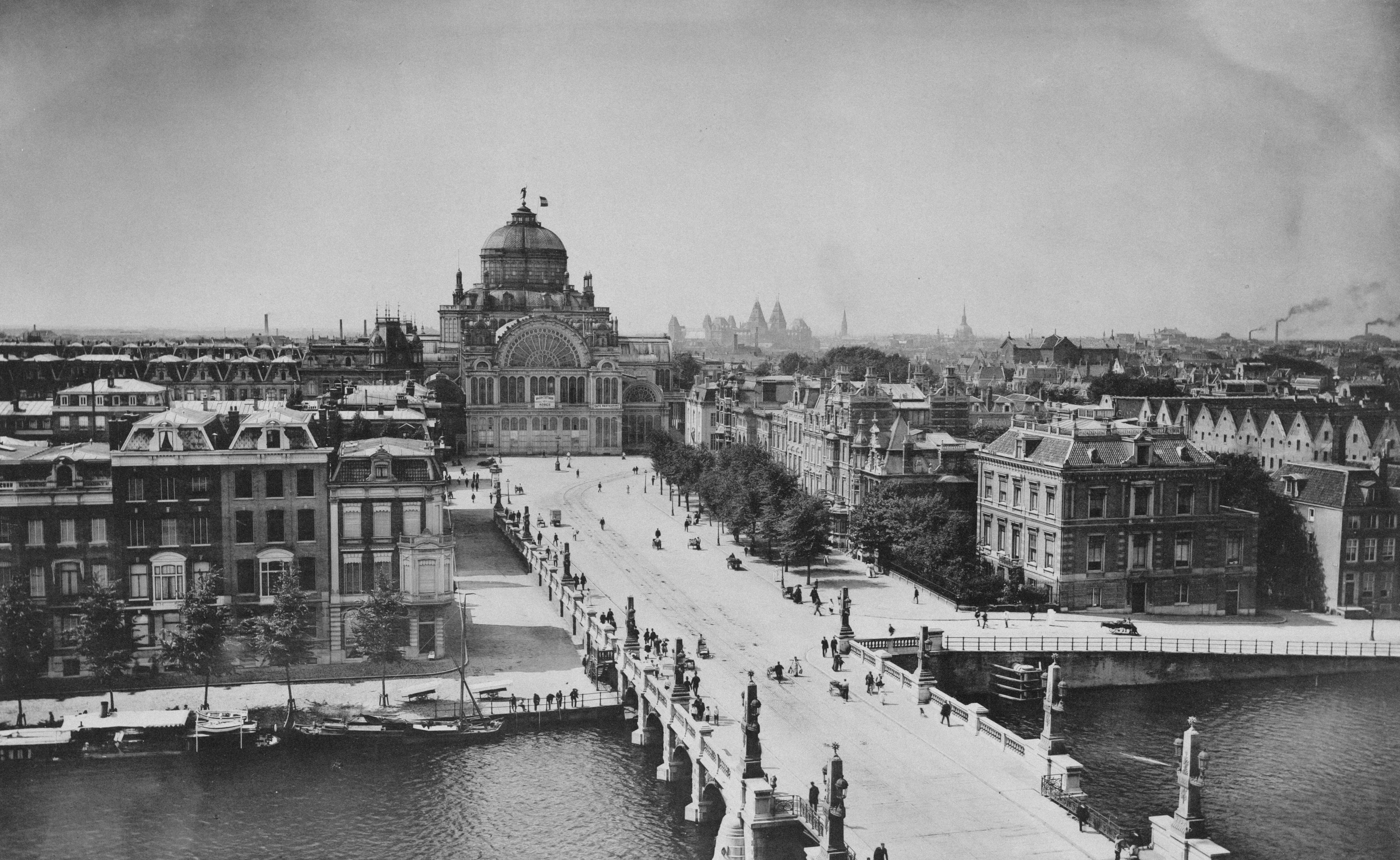 Photo by amsterdamcityarchives