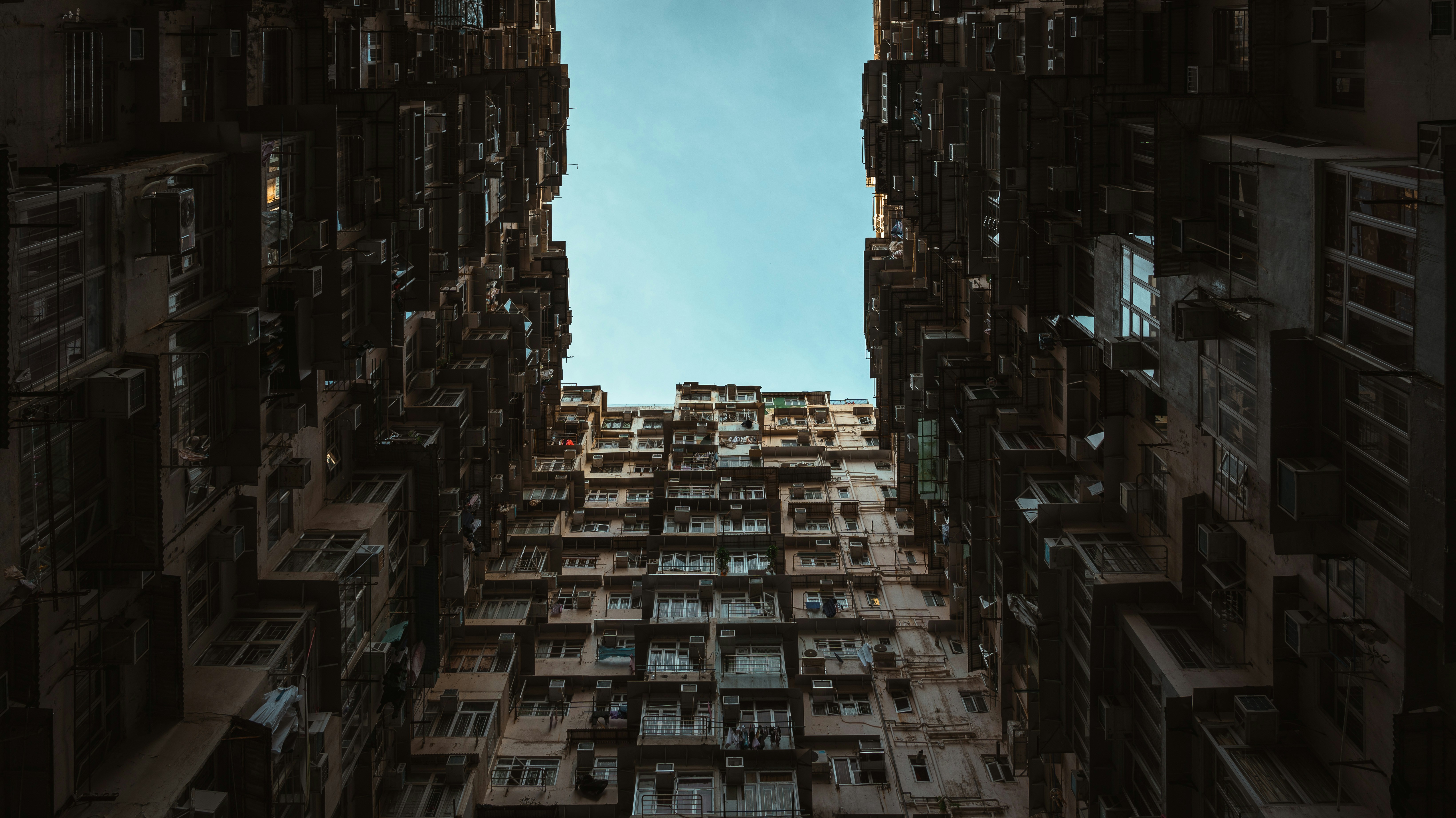 A very tall building with lots of windows