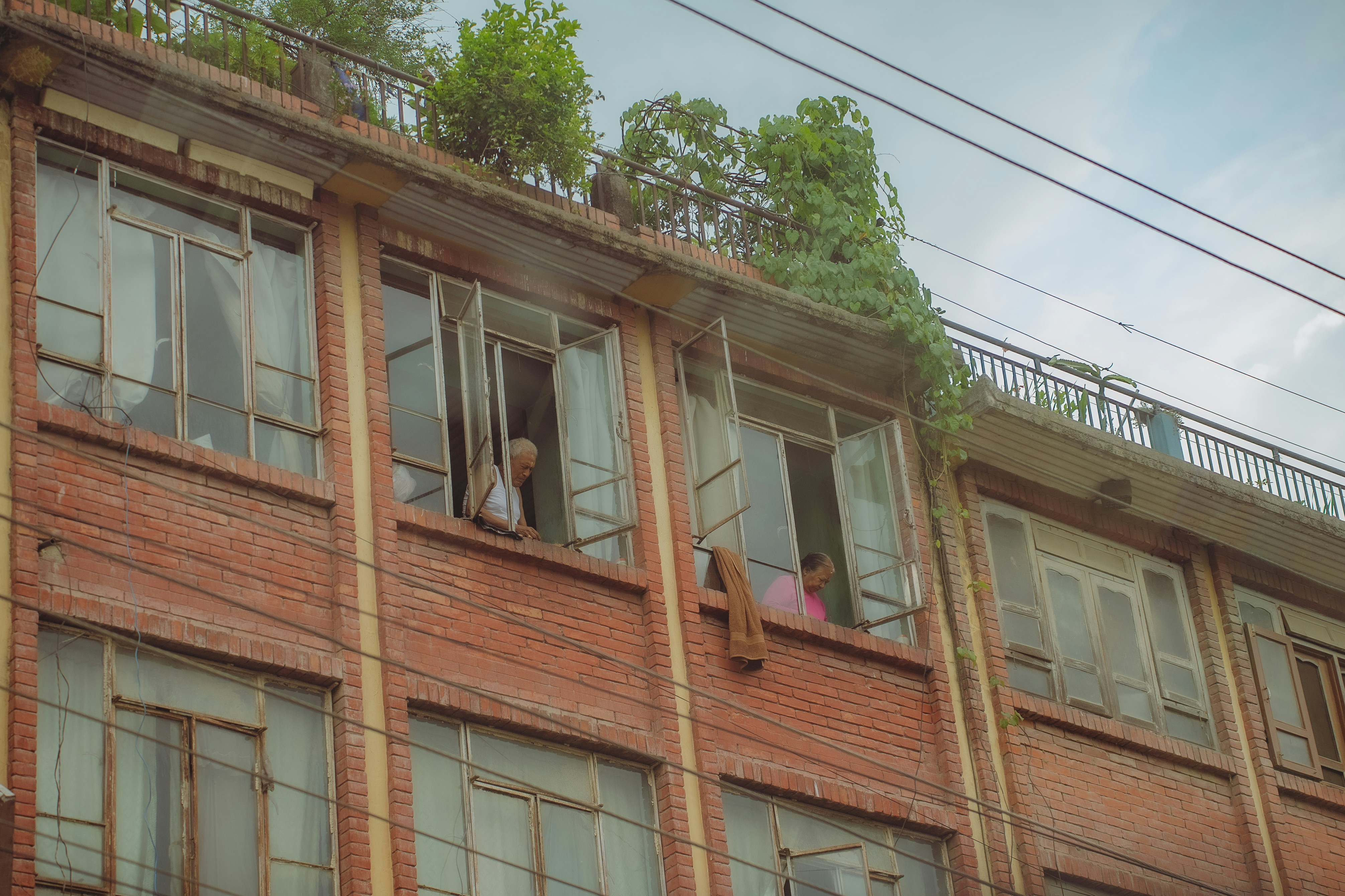 A building that has a bunch of windows