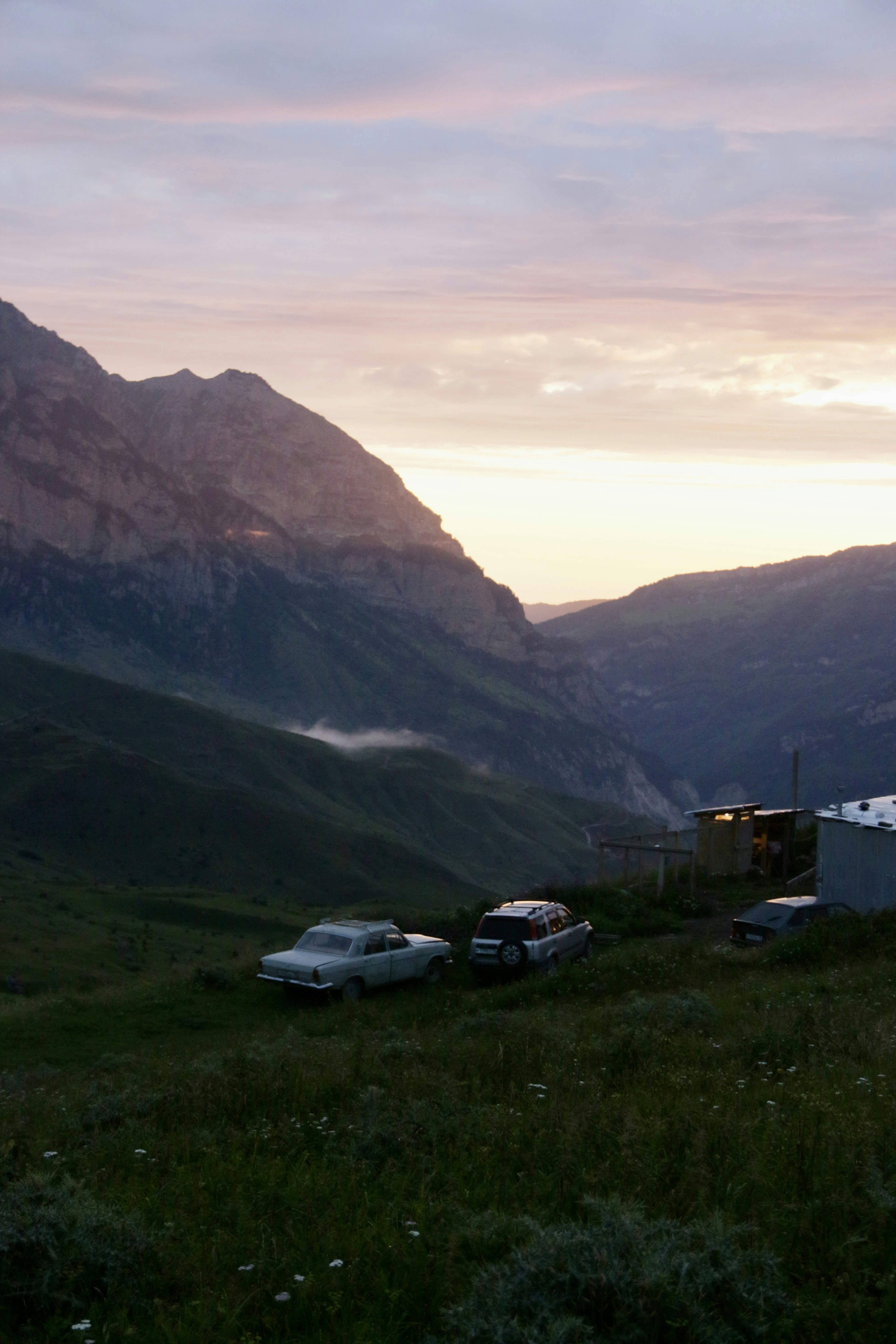 mountain sunrise car camping, wallpaper, Trunk View Mountain Morning Camping: A Complete Guide 5
