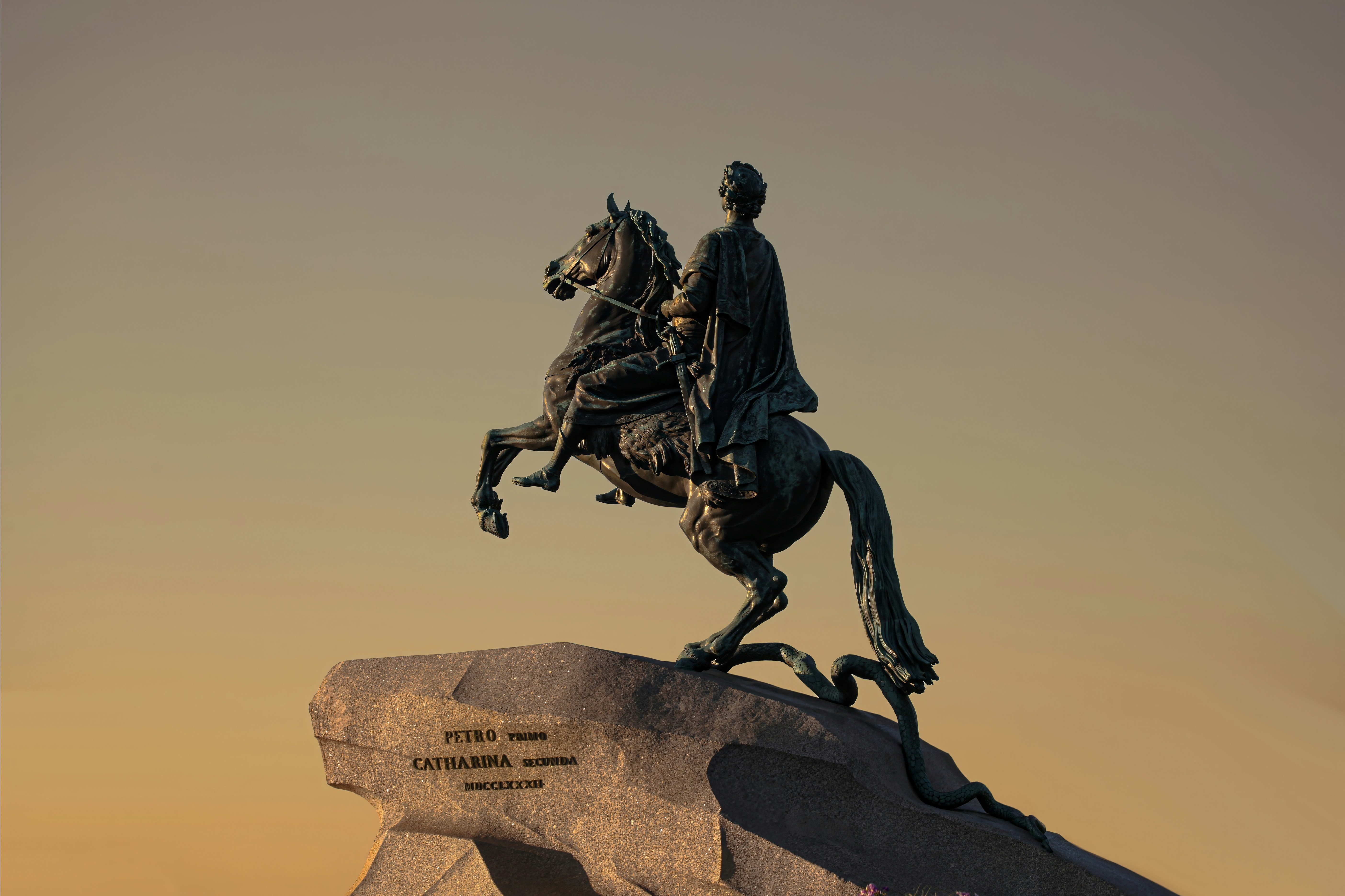 A statue of a man riding on the back of a horse