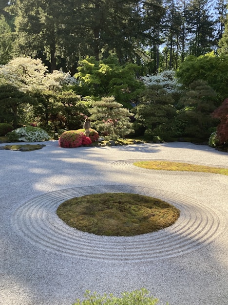 A garden with a circular design in the middle of it