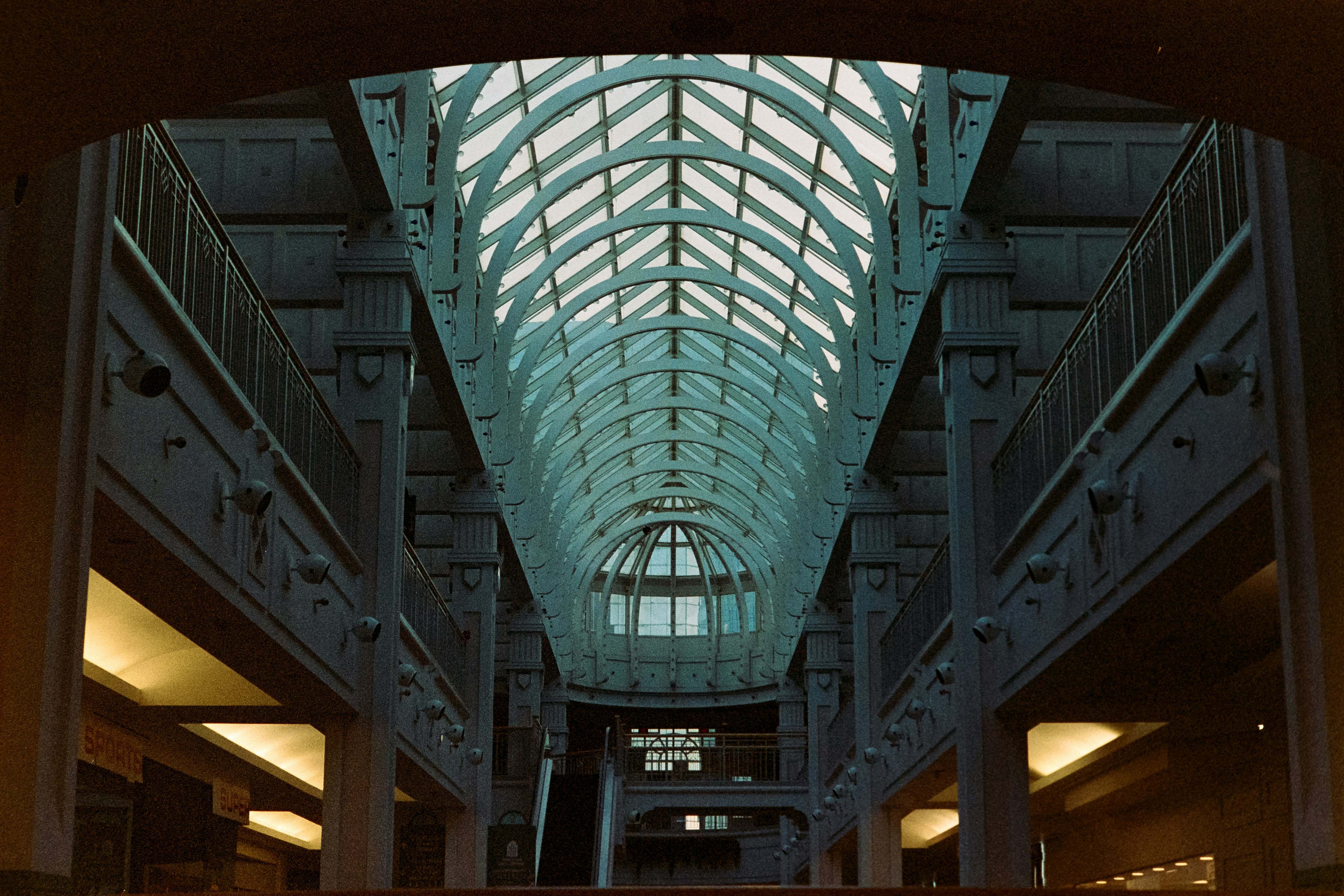 Photo by andriklangfield