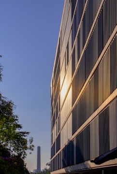 A very tall building with a lot of windows