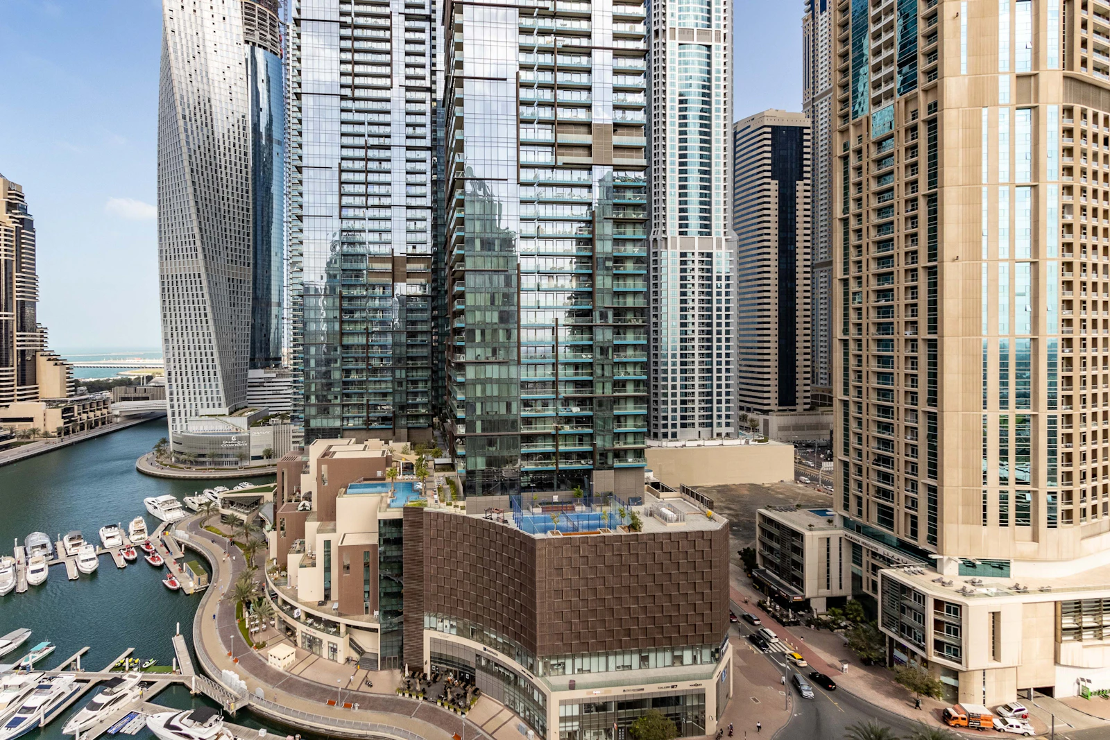 Dubai Marina dan gedung properti modern
